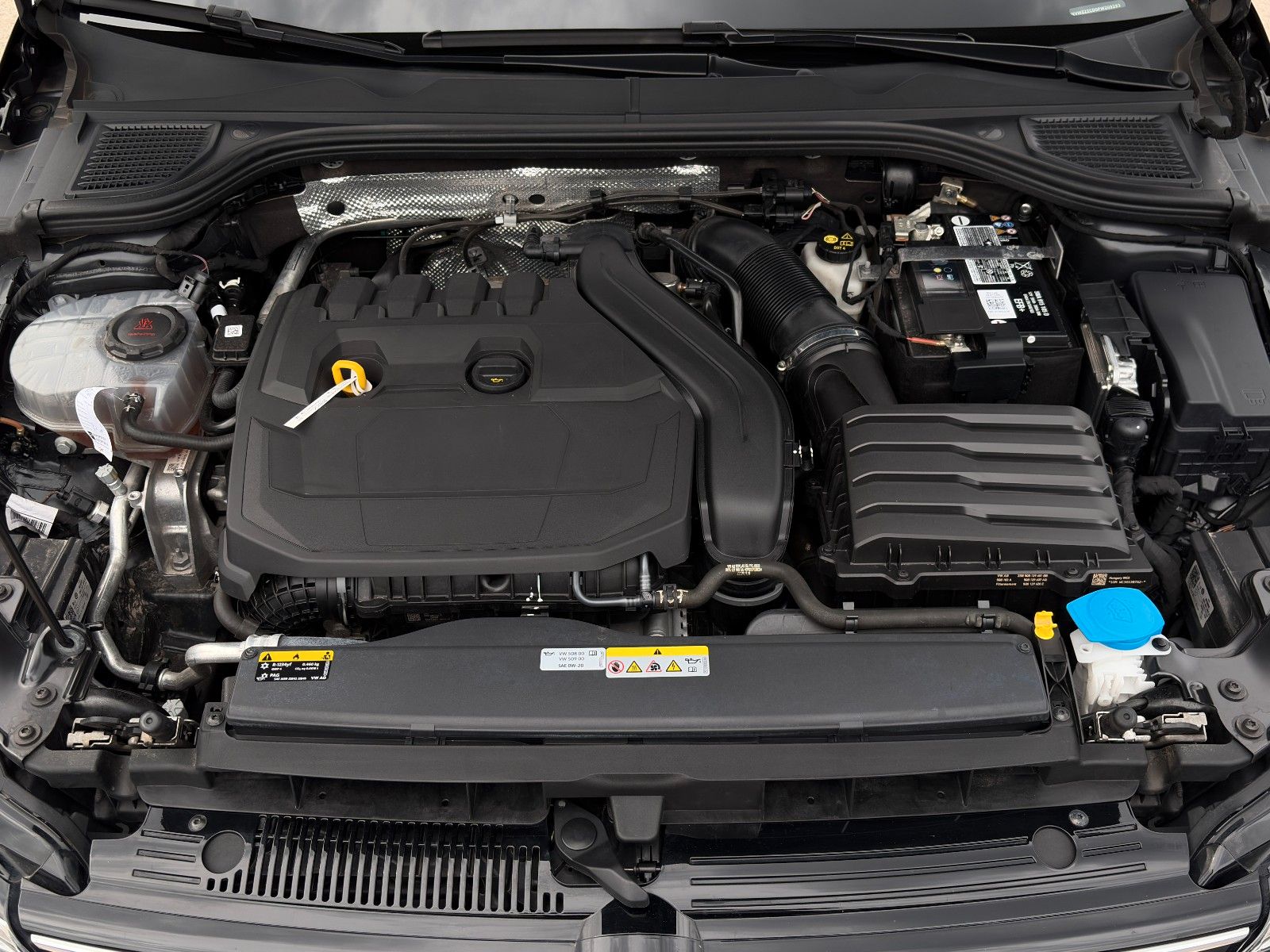 Fahrzeugabbildung Volkswagen Golf VIII Life 1.5 TSI ACC PDC NAV LHZ 3Z-KLIMA