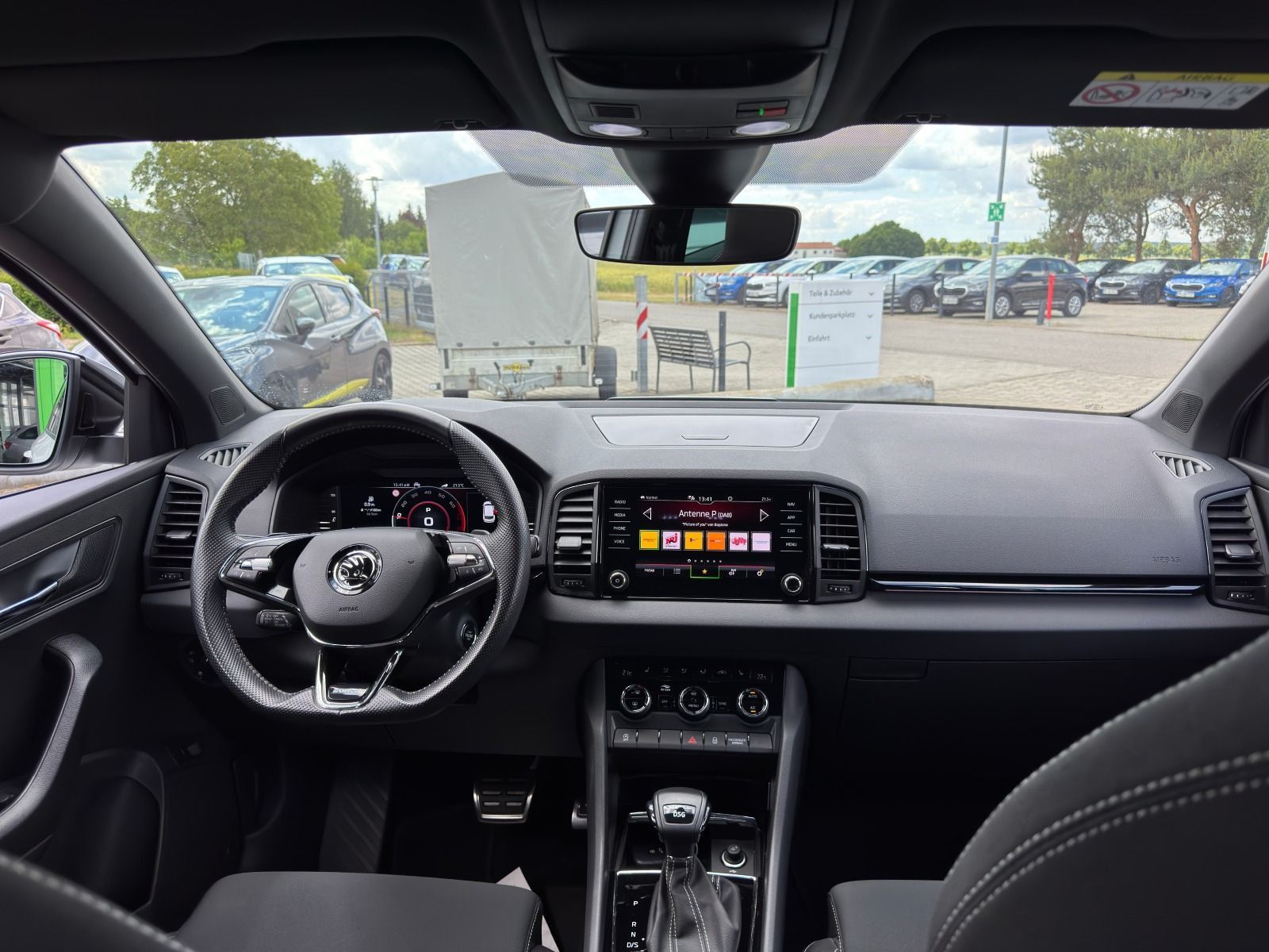 Fahrzeugabbildung SKODA Karoq Sportline 1.5TSI DSG*RFK*AHK*SideAss*eHeck