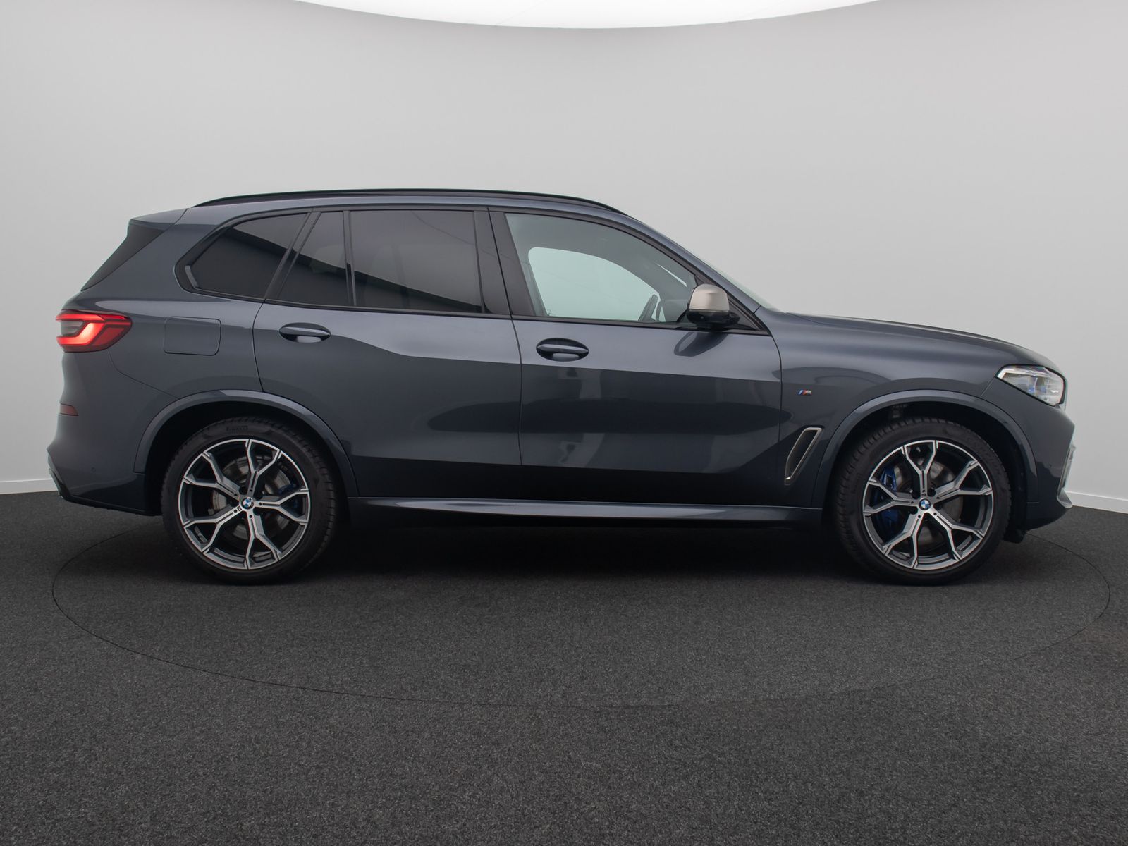 Fahrzeugabbildung BMW X5 M50d Panorama H/K 360° AHK Komfort HUD DAB