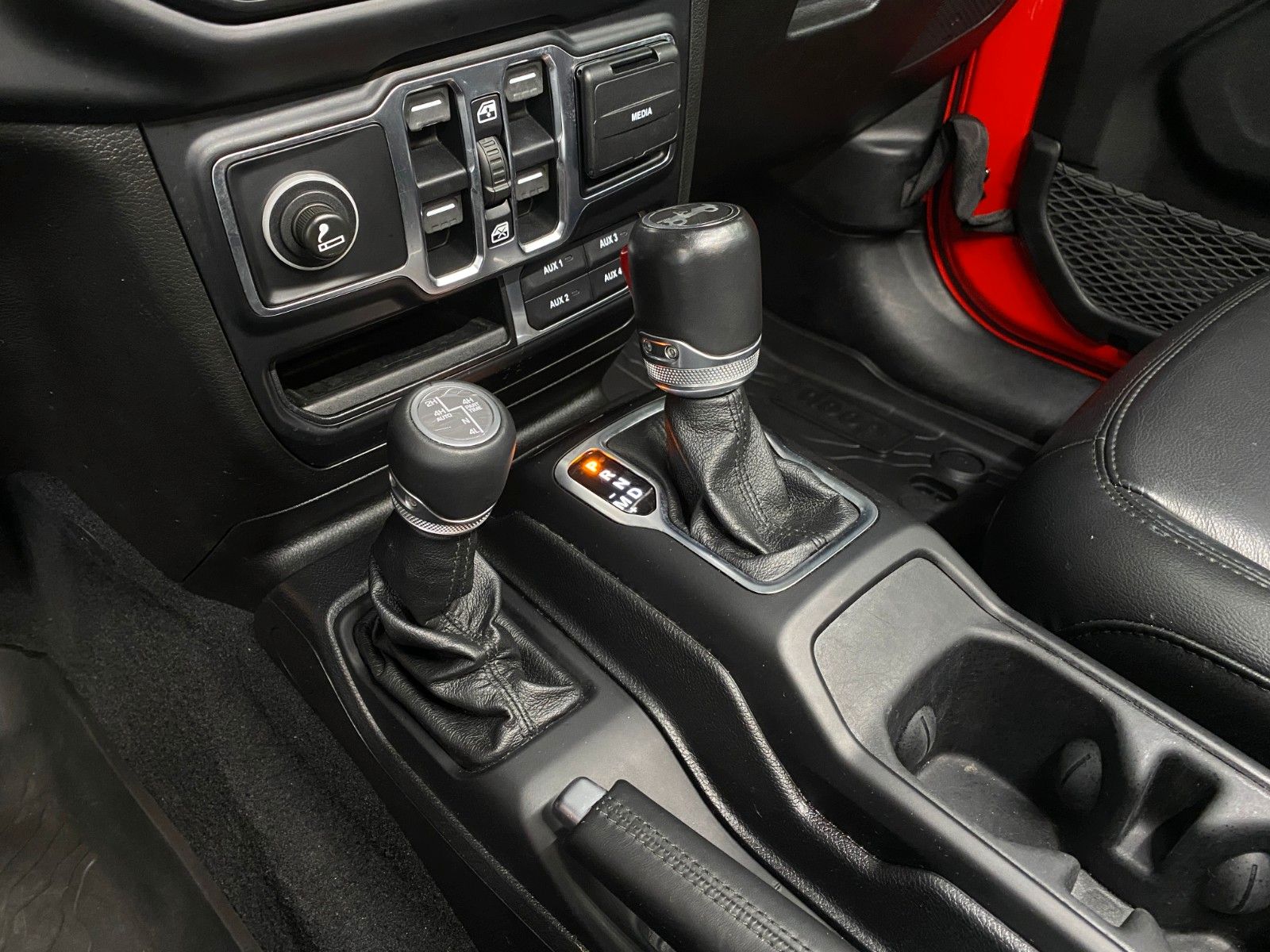 Fahrzeugabbildung Jeep Wrangler 2.2 CRDi Sahara Night Edition +Garantie