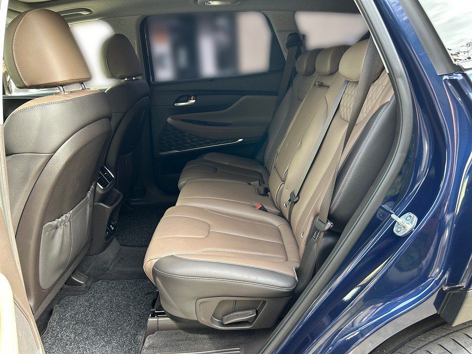 Fahrzeugabbildung Hyundai SANTA FE SEVEN 2.2 CRDi 4WD 8AT PREMIUM PANO 1HD