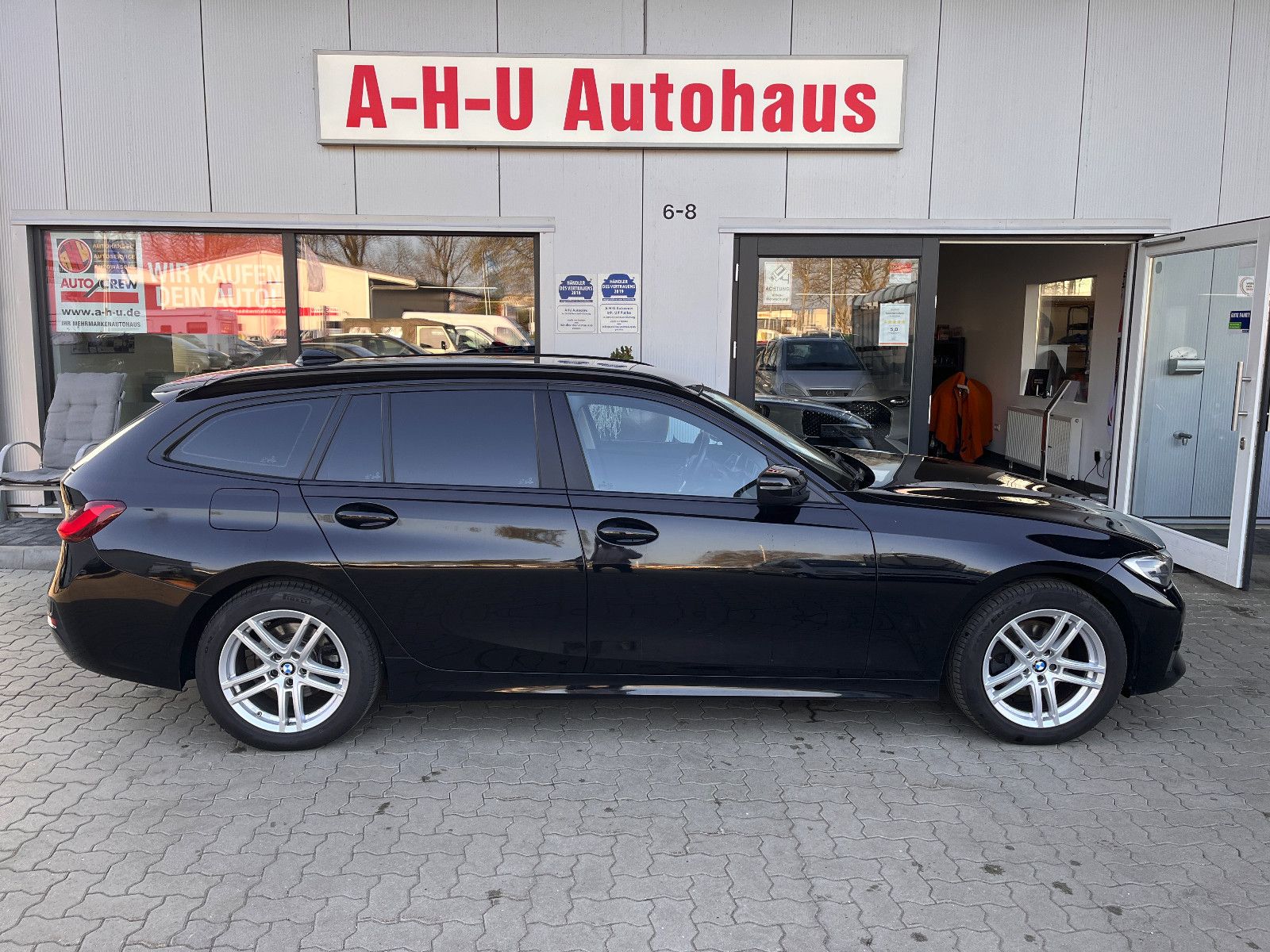 Fahrzeugabbildung BMW 320 d xDrive Touring Advantage