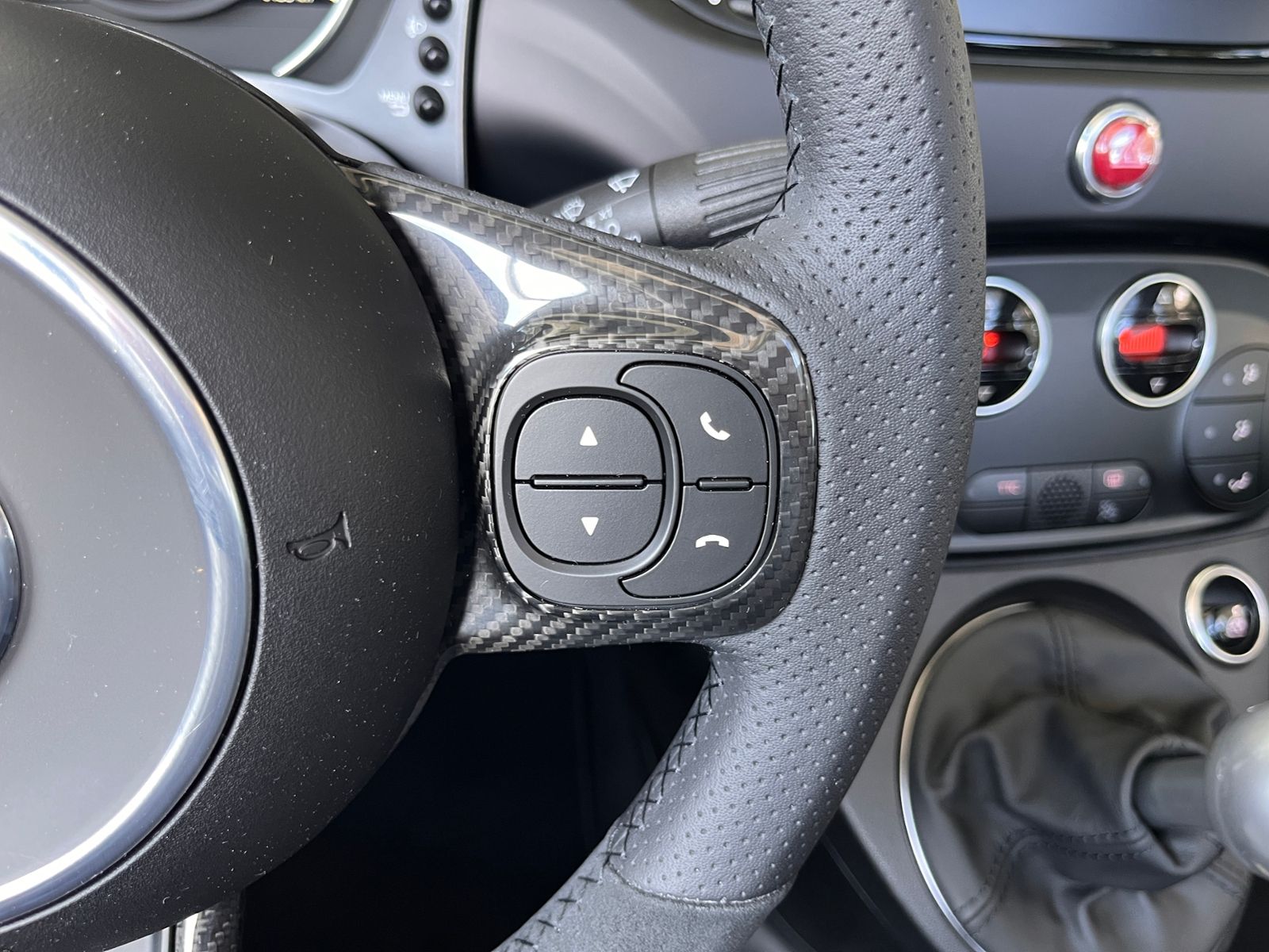 Fahrzeugabbildung Abarth 695C Turismo  LEDER NAV DAB PDC
