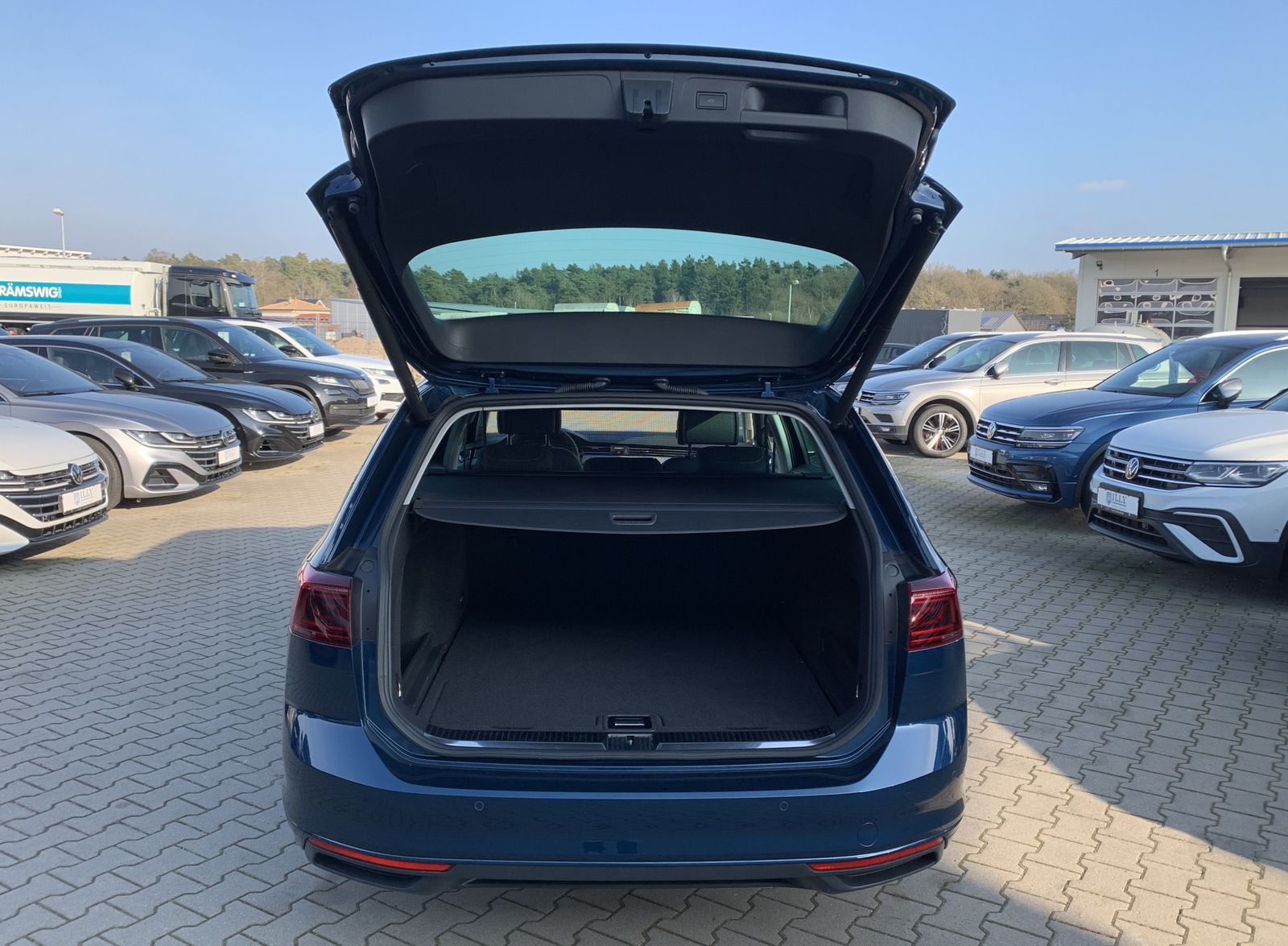 Fahrzeugabbildung Volkswagen Passat Variant 2.0 TDI*Leder*IQ.LIGHT*Cam*Leder*