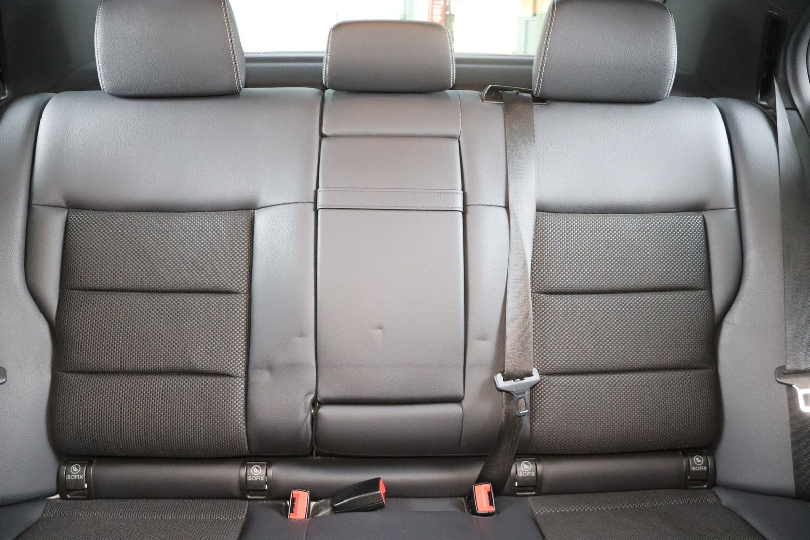 Fahrzeugabbildung Mercedes-Benz E 200 BlueTEC * LED * Navi * HU 03.2028 Avantgar