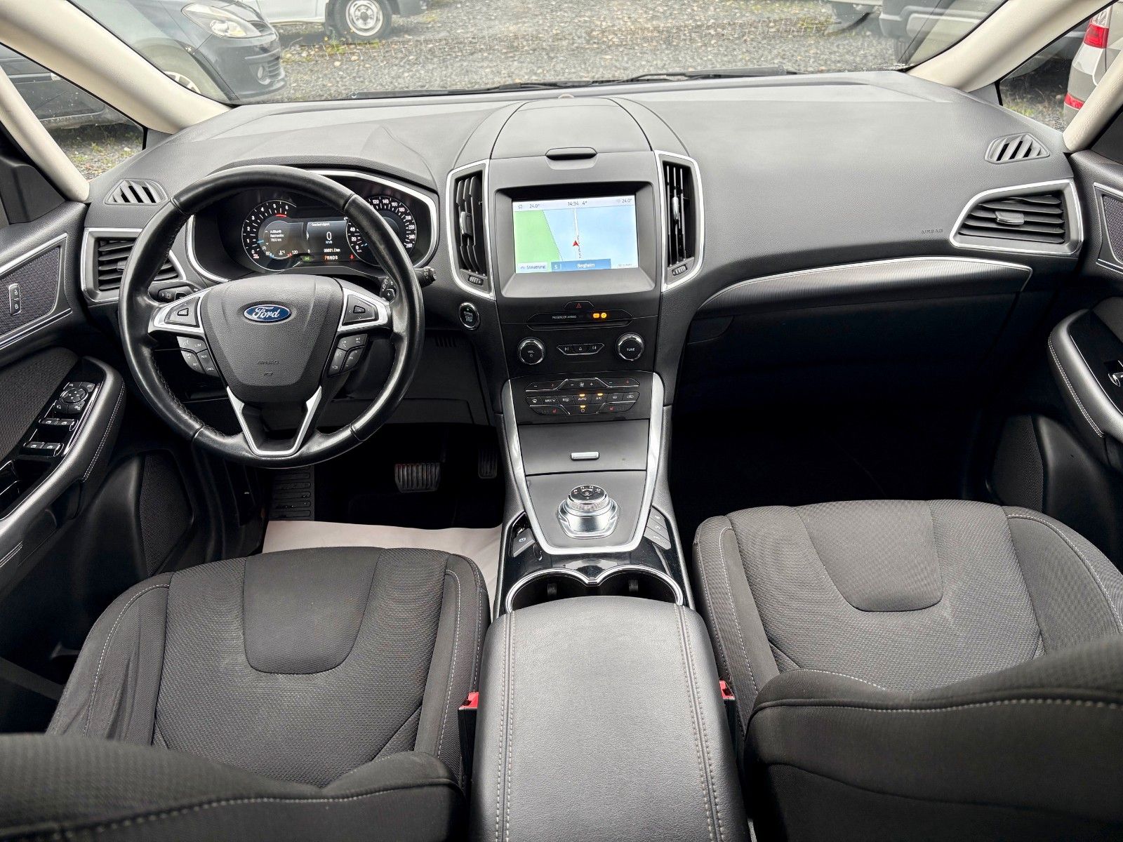 Fahrzeugabbildung Ford S-MAX 2.0 TITANIUM Aut. Navi LED 7-SITZER SPORTS