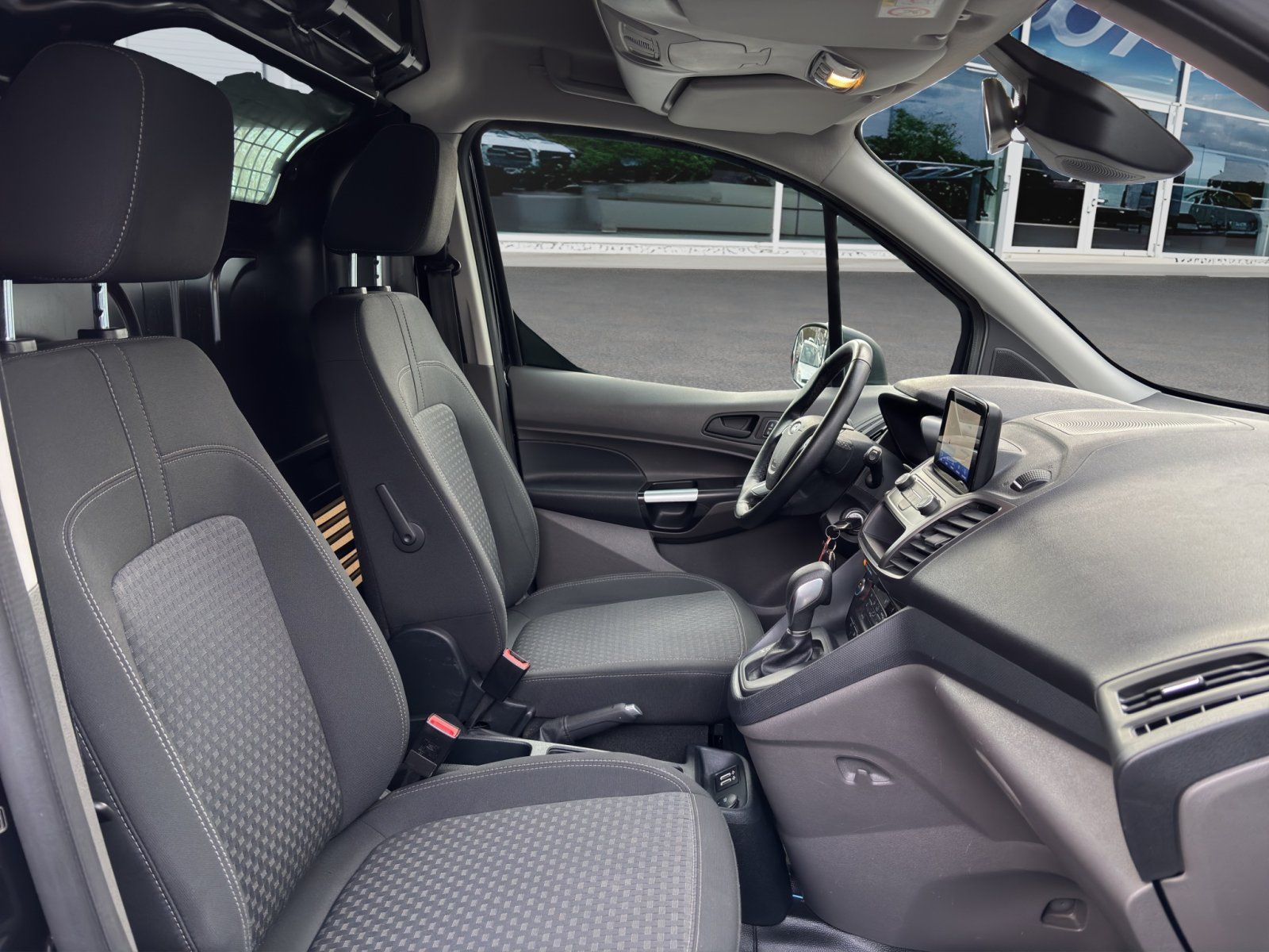 Fahrzeugabbildung Ford Transit Connect #AHK Kasten lang Trend