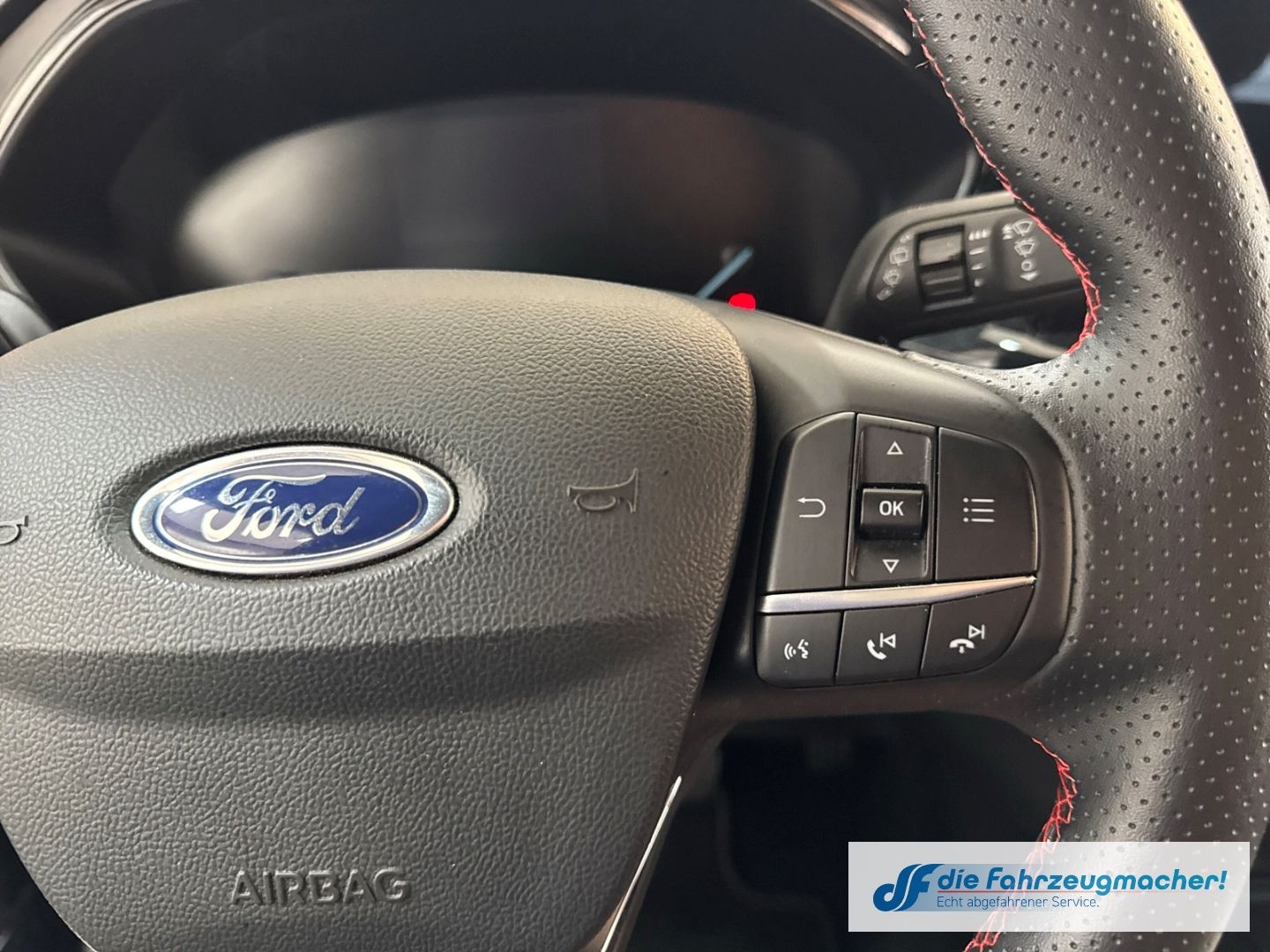 Fahrzeugabbildung Ford Focus ST-Line Navi LED ACC Apple CarPlay Android