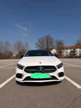 Mercedes-Benz A250 AMG Line |Pano | Burmester | Garantie 11/26 - Mercedes-Benz A 250 mit Benzin-Antrieb: Weiß, Schiebedach