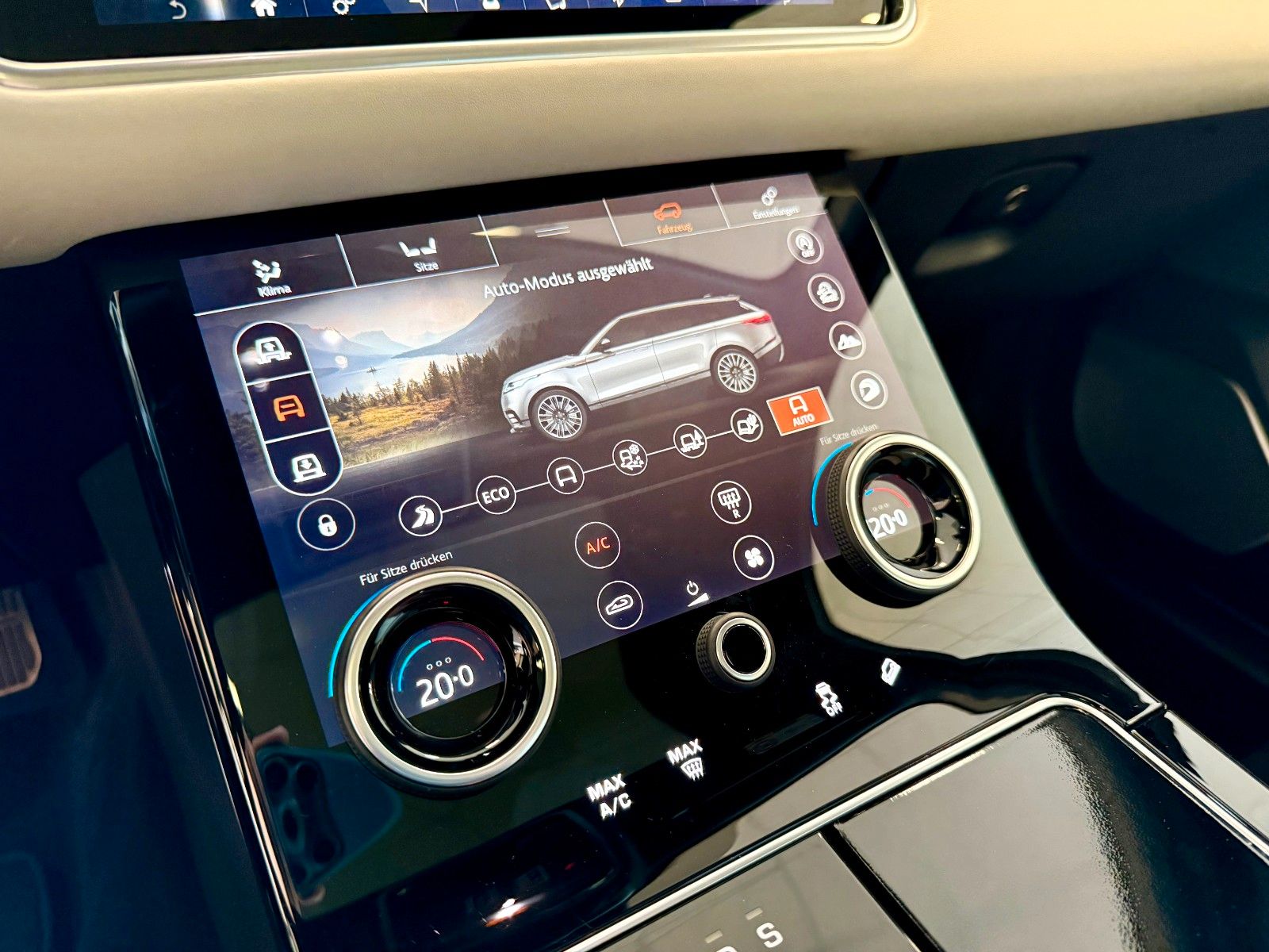 Fahrzeugabbildung Land Rover Range Rover Velar R-Dynamic HSE Design Black