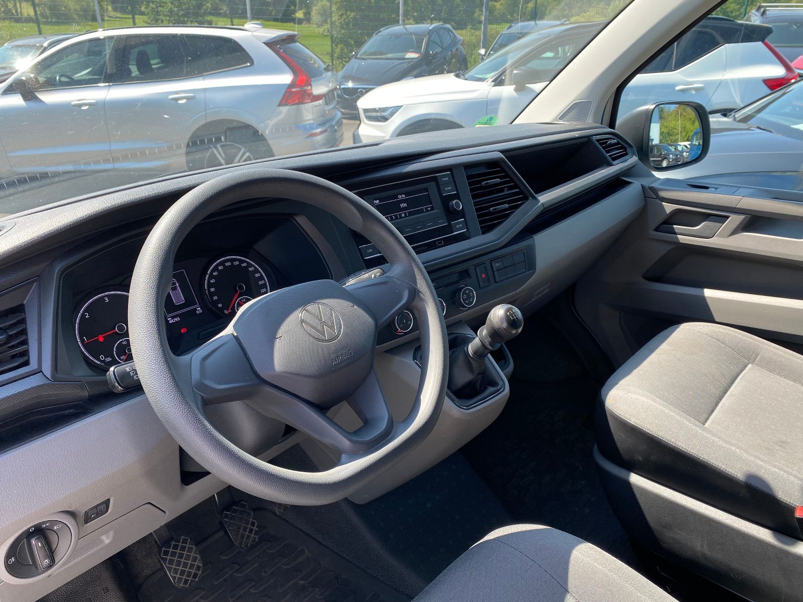 Fahrzeugabbildung Volkswagen T6.1 Transporter 2.0 TDI DAB Seitenwindassistent