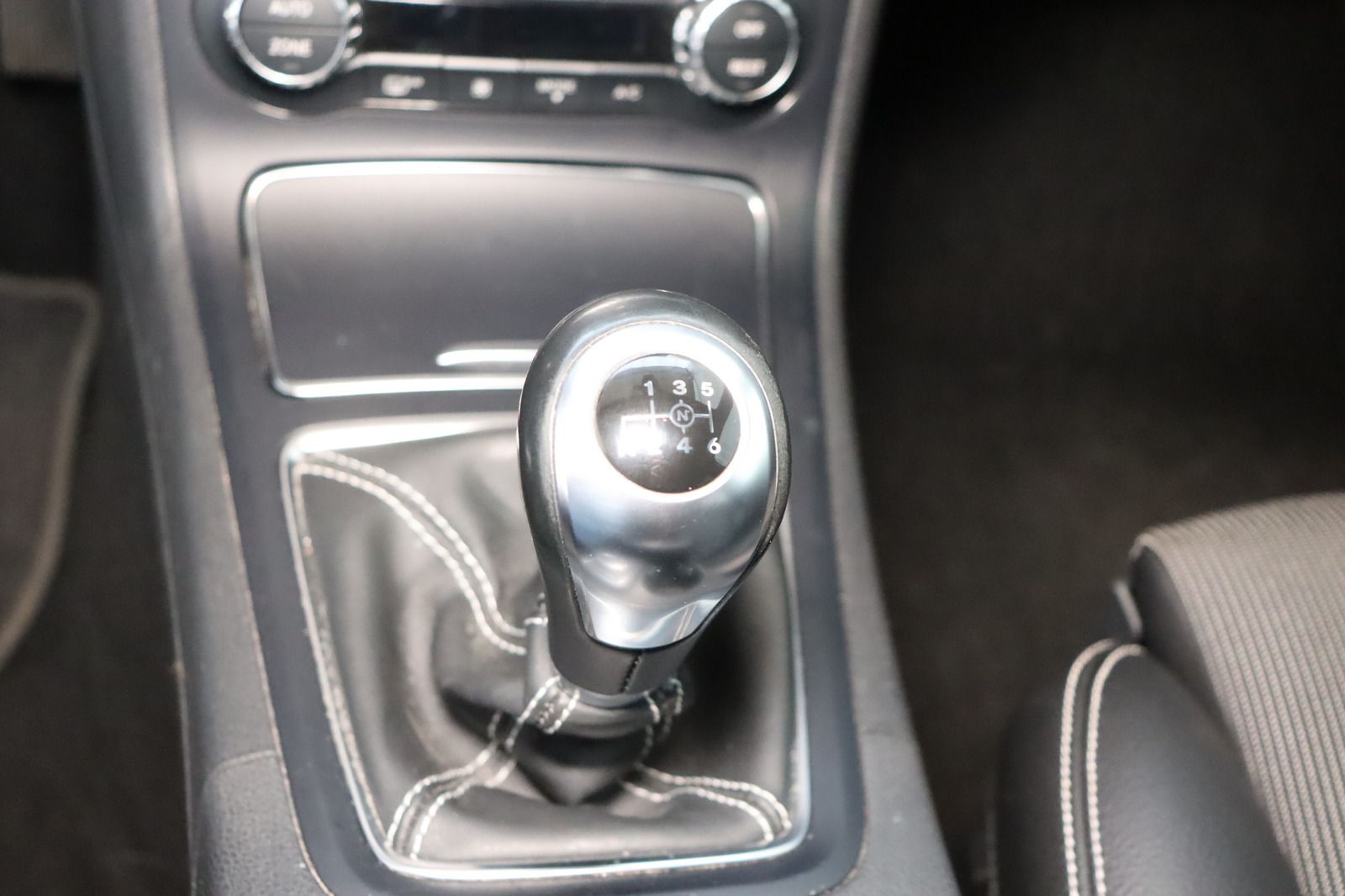 Fahrzeugabbildung Mercedes-Benz B 180 d * LED * Navigation