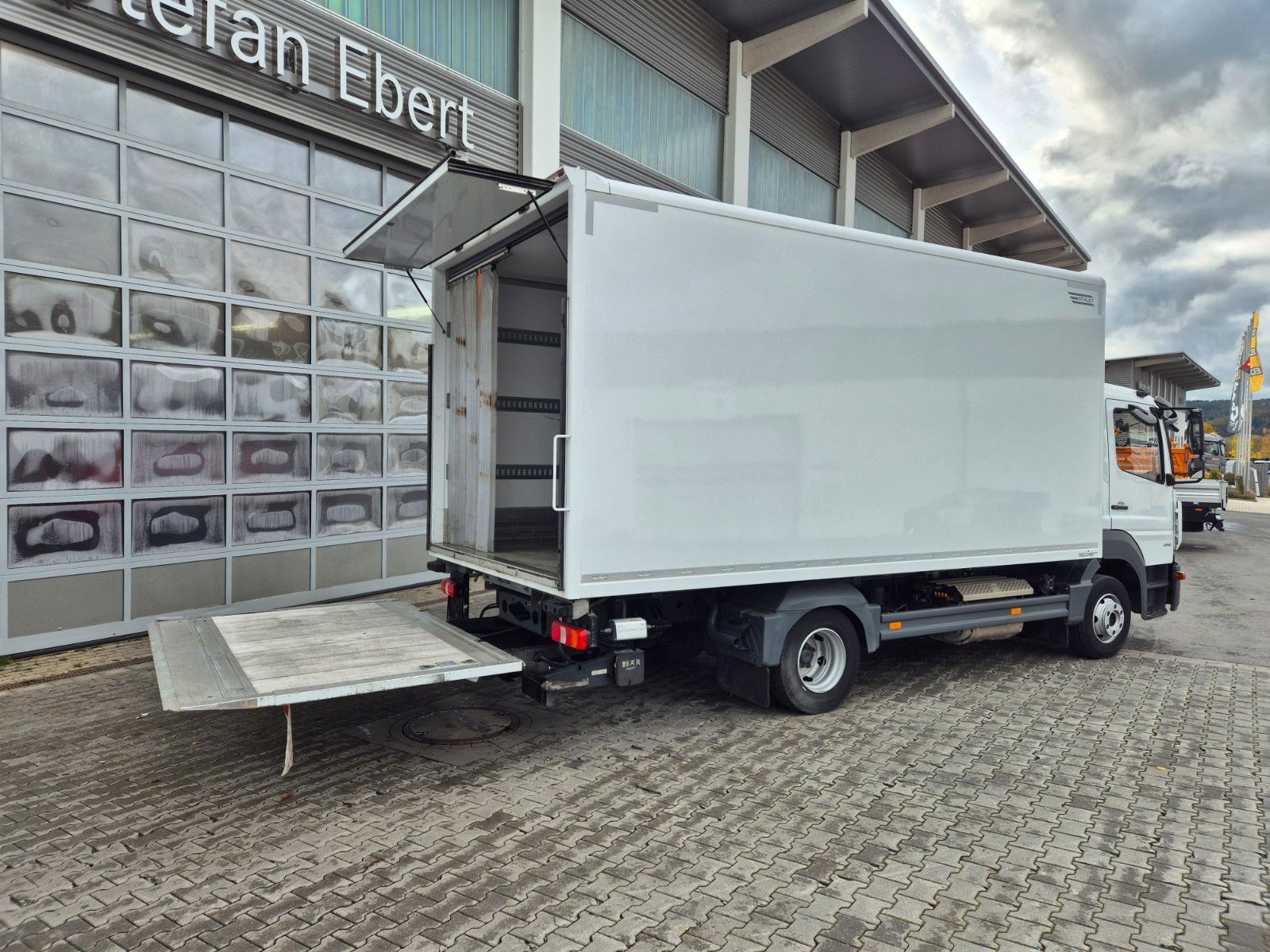 Fahrzeugabbildung Mercedes-Benz Atego 818 L 4x2 LBW ThermoKing V-600