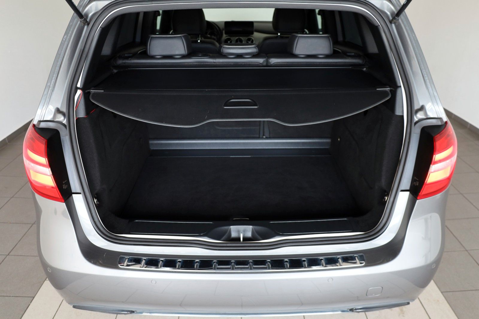 Fahrzeugabbildung Mercedes-Benz B 220 d 4MATIC DCT, T.Leder,Navi,SH,Panorama +WR