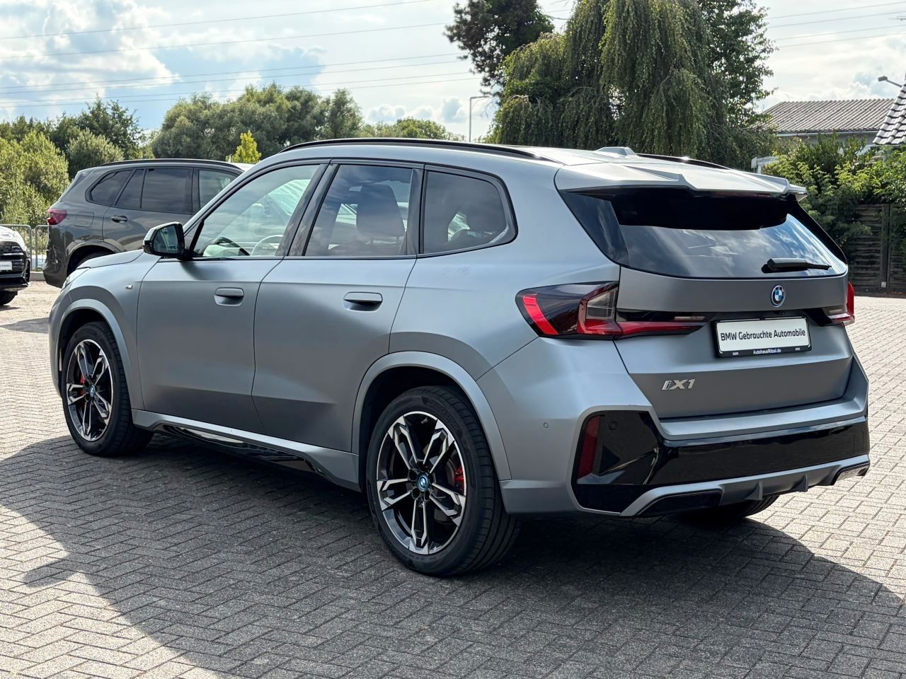 BMW iX1 30 xDrive M Sport Pro Glasdach AHK schw foto 4