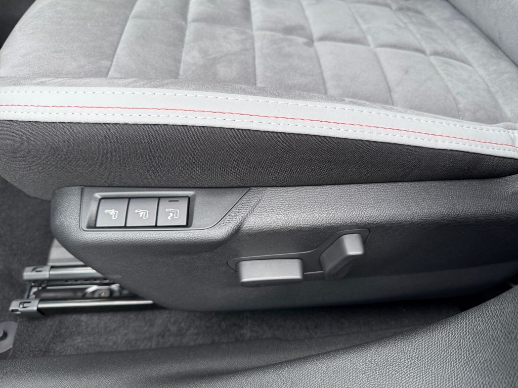 Fahrzeugabbildung Citroën C4 Hybrid 145 MAX