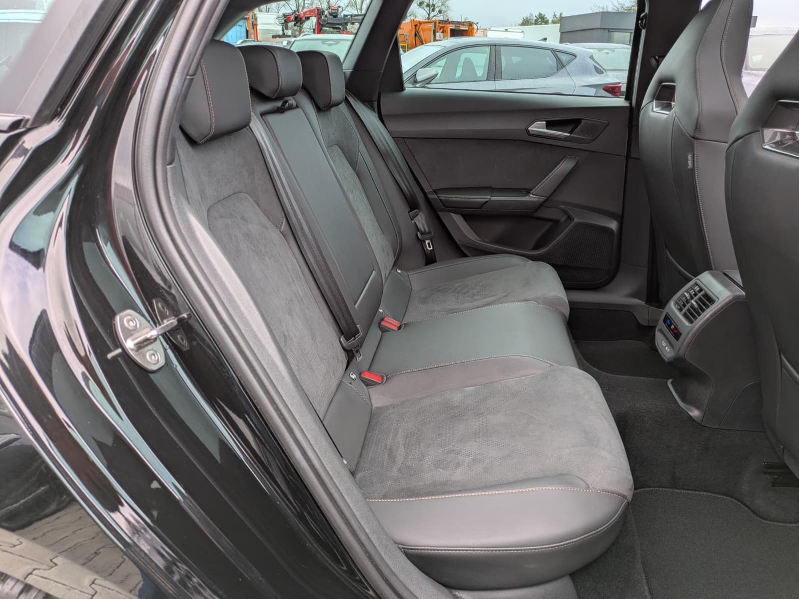 Fahrzeugabbildung CUPRA Leon 1.5 eTSI *PANO*ALCAN.*Drive2*ACC