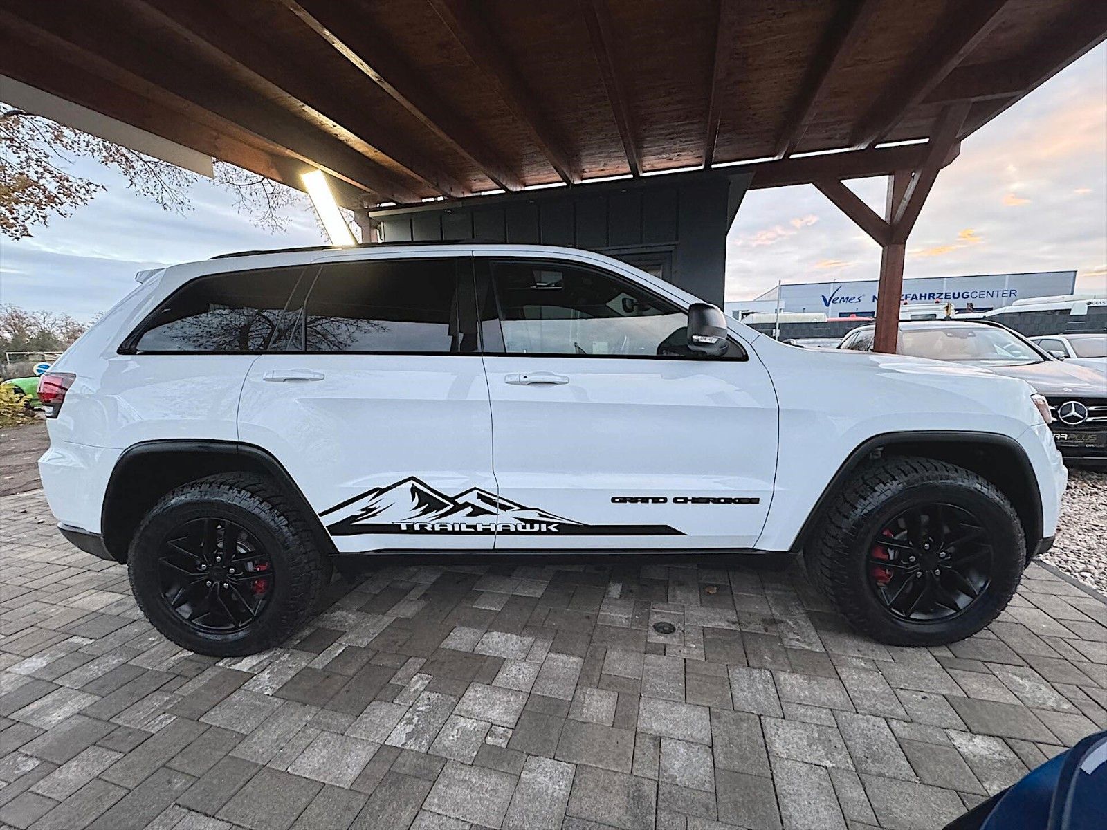 Fahrzeugabbildung Jeep Grand Cherokee 5.7 V8 HEMI TRAILHAWK 4x4 Offroad