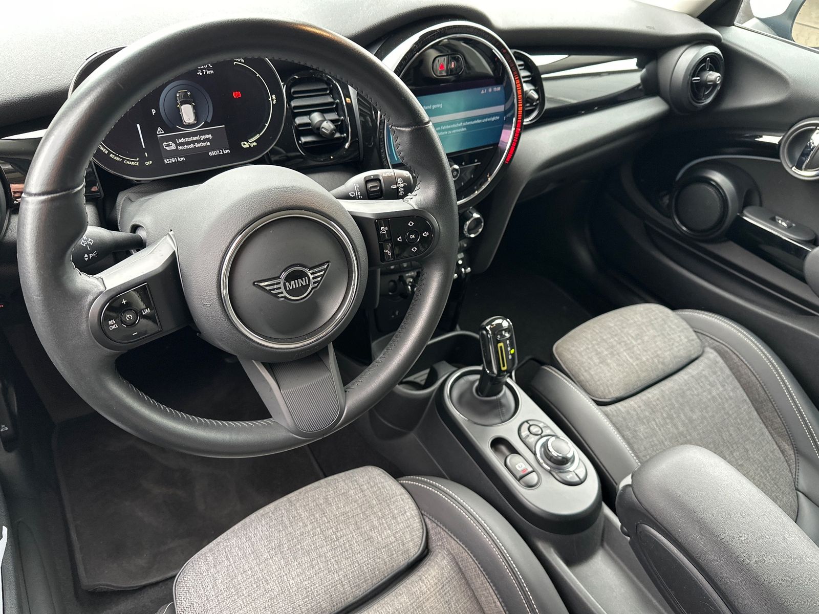 Fahrzeugabbildung MINI Cooper SE Classic Trim NAV+LED+SHZ+KEYLESS