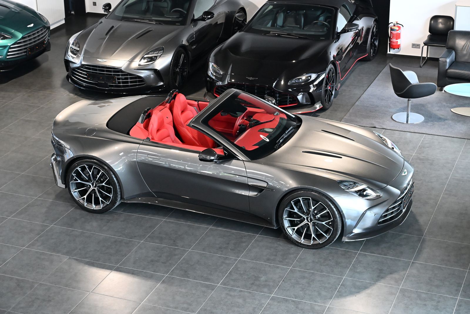 Aston Martin V8 Vantage Roadster/Magnetic Silver/UPE:285.000€ imagem 3