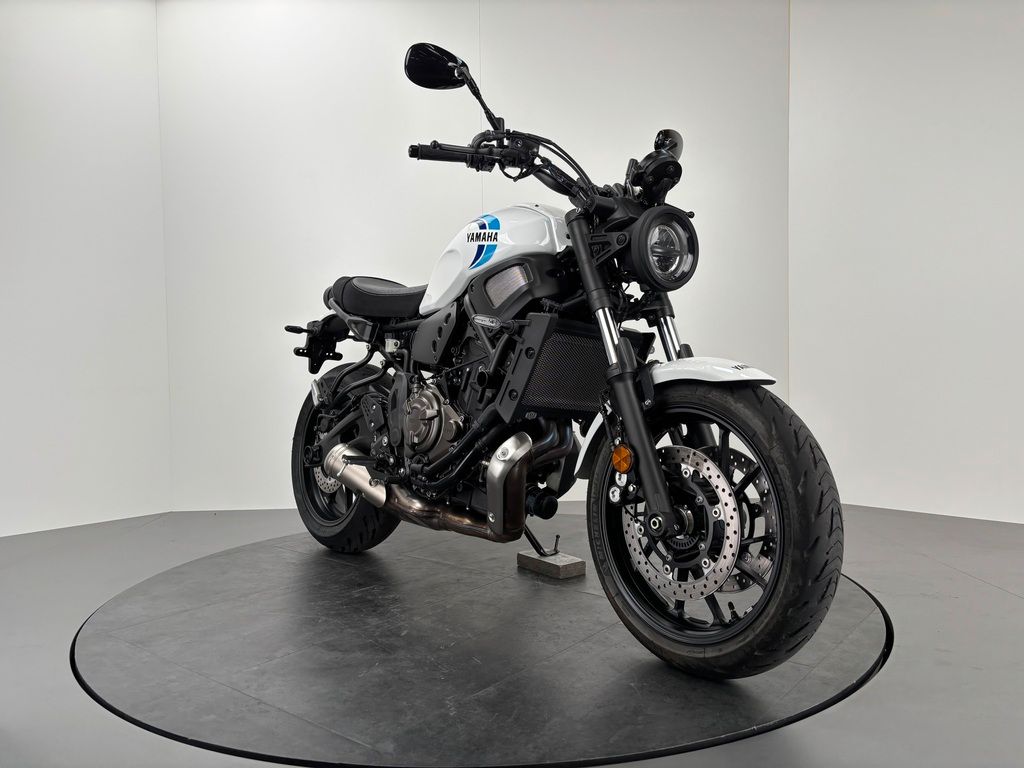 Fahrzeugabbildung Yamaha XSR 700 *SERVICE NEU *1. HAND *SCHECKHEFT