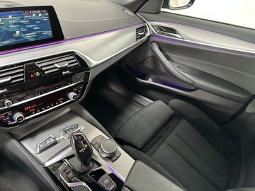 Fahrzeugabbildung BMW 530i M Sport Kamera DAB Alarm HiFi Navi 19"
