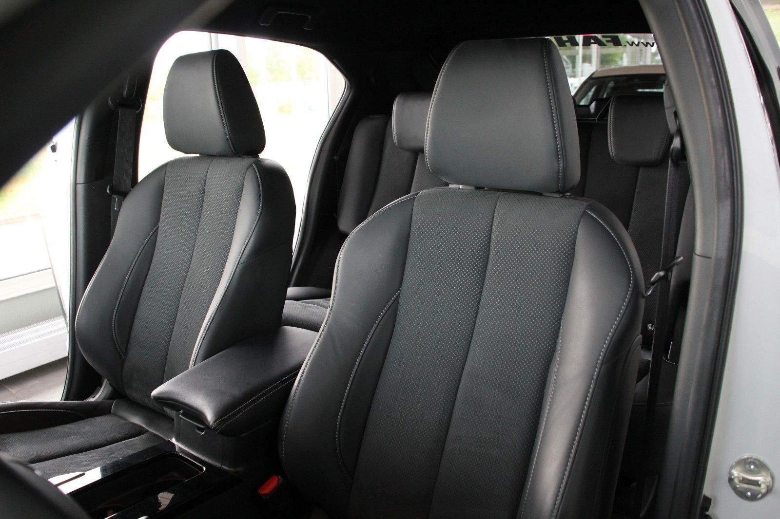 Fahrzeugabbildung Mitsubishi Eclipse Cross PHEV Select