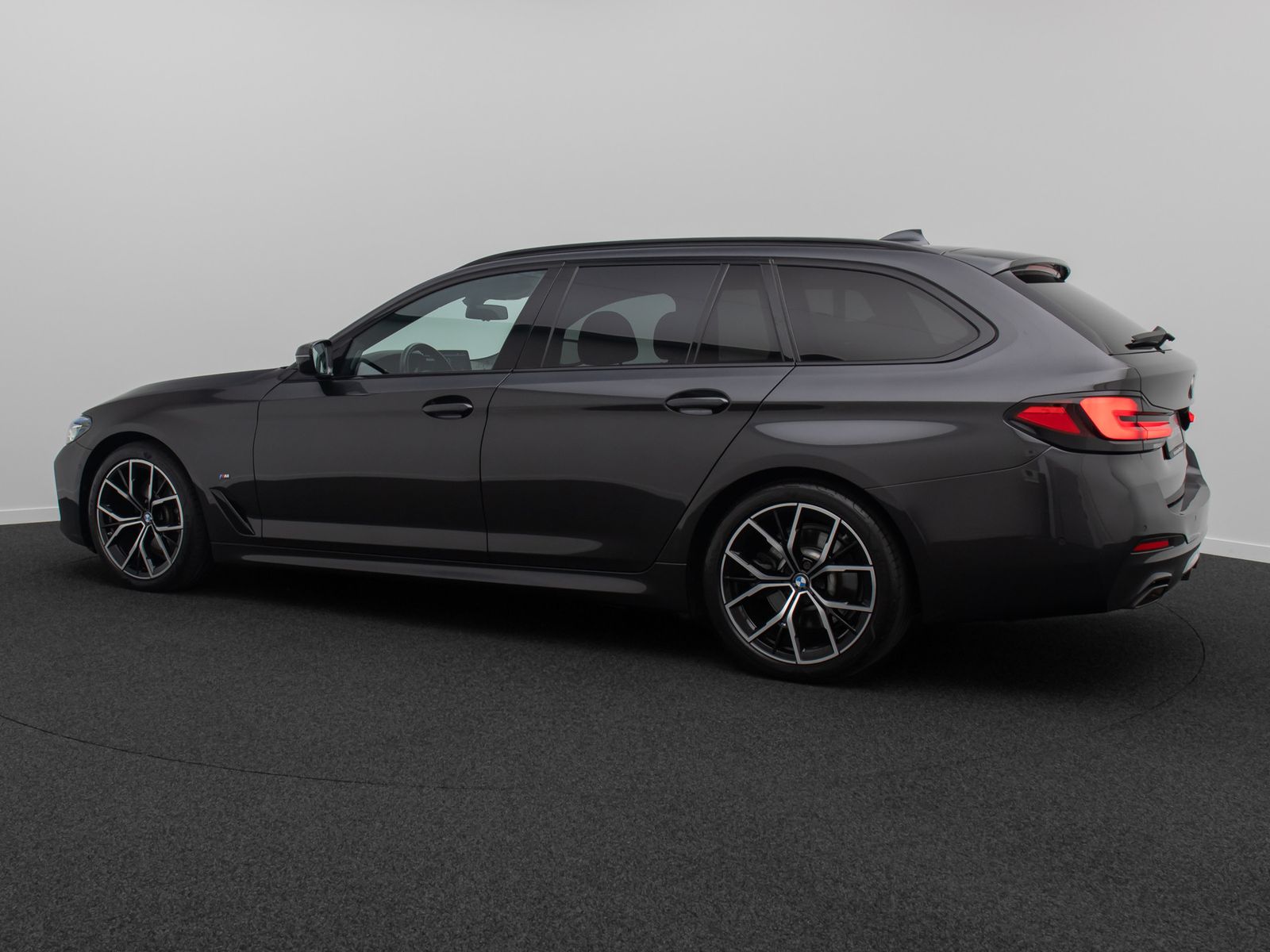 Fahrzeugabbildung BMW 520d xD M Sport Panoram Kamera Laser HUD H/K 19"