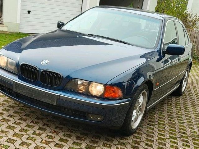 BMW E39 520i