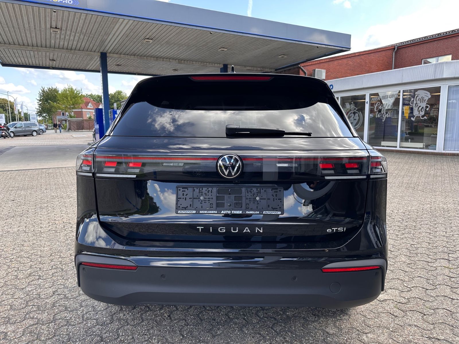 Fahrzeugabbildung Volkswagen Tiguan 1.5 eTSI Life DSG ACC/LED/RFK/SHZG
