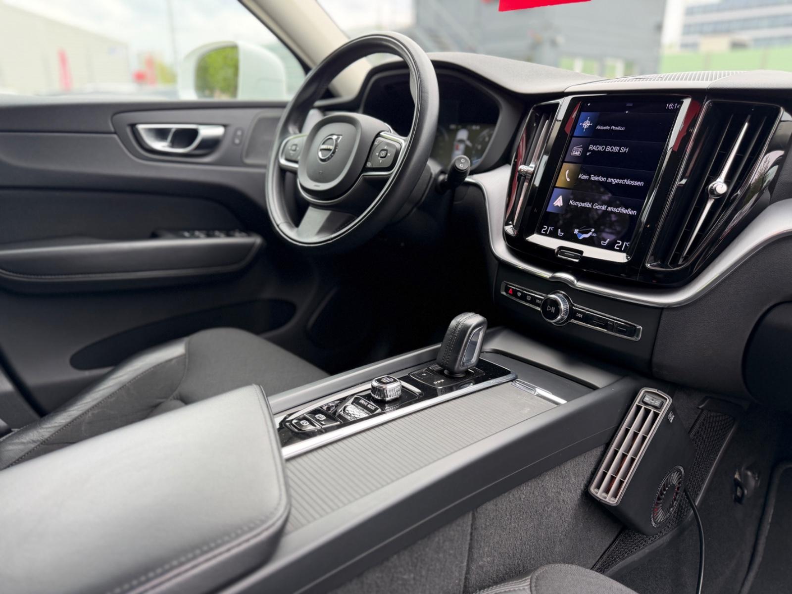 Volvo XC 60  Momentum Pro AWD*H&K*ACC*LED*AHK*