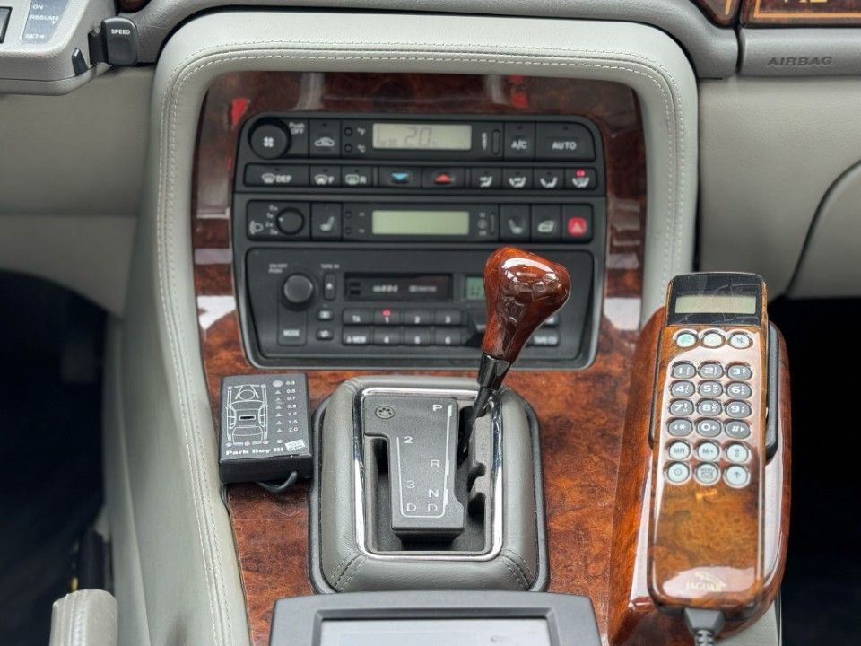 Fahrzeugabbildung Jaguar Daimler X300 Double Six Lang (LWB) fast H Zul.