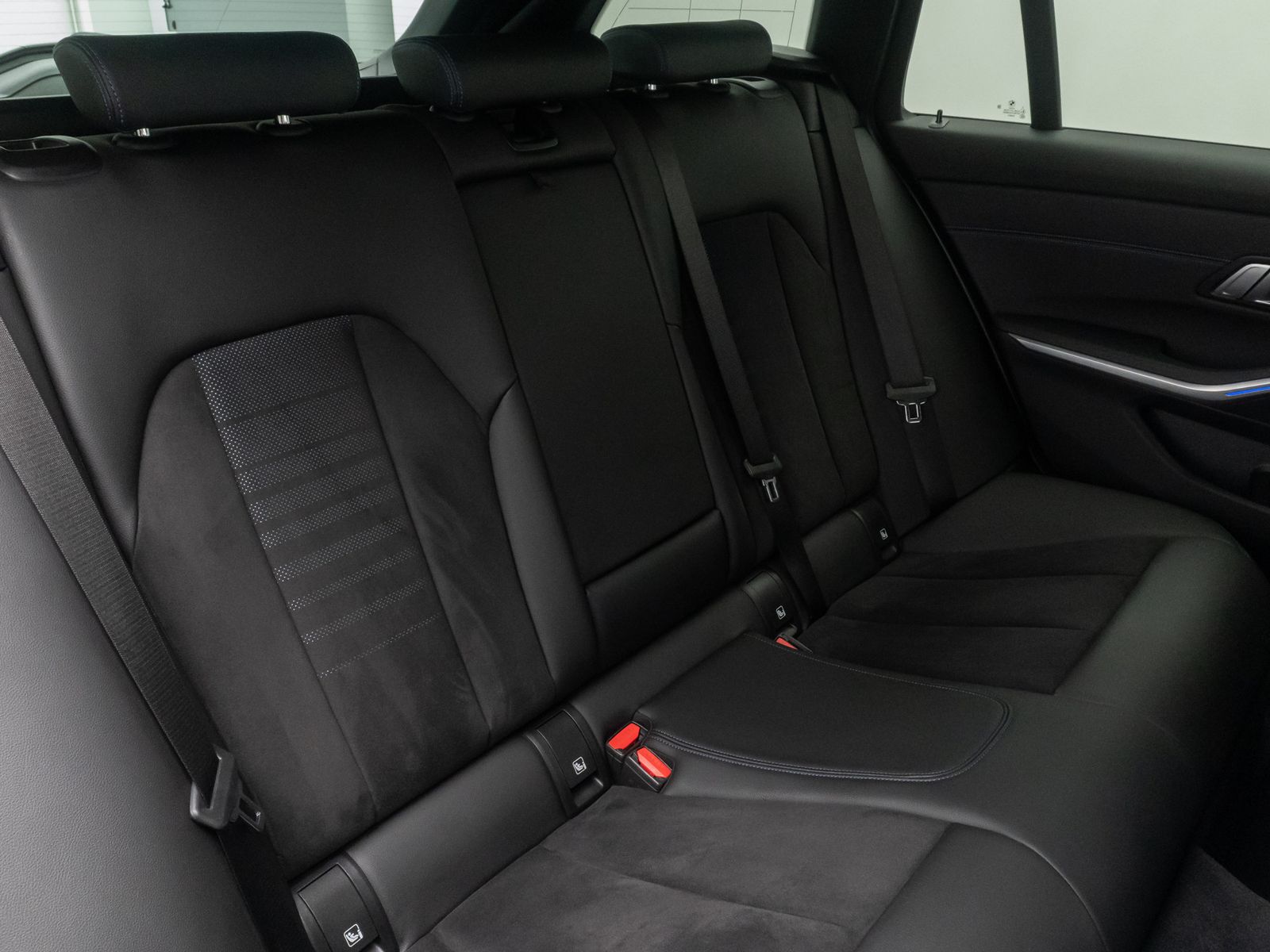 Fahrzeugabbildung BMW 318d M Sport Navi LED AHK DAB FernlichtAss