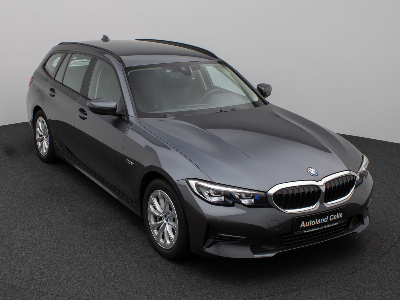 Fahrzeugabbildung BMW 330e Kamera DAB HiFi DrivingAssist Alarm Sport