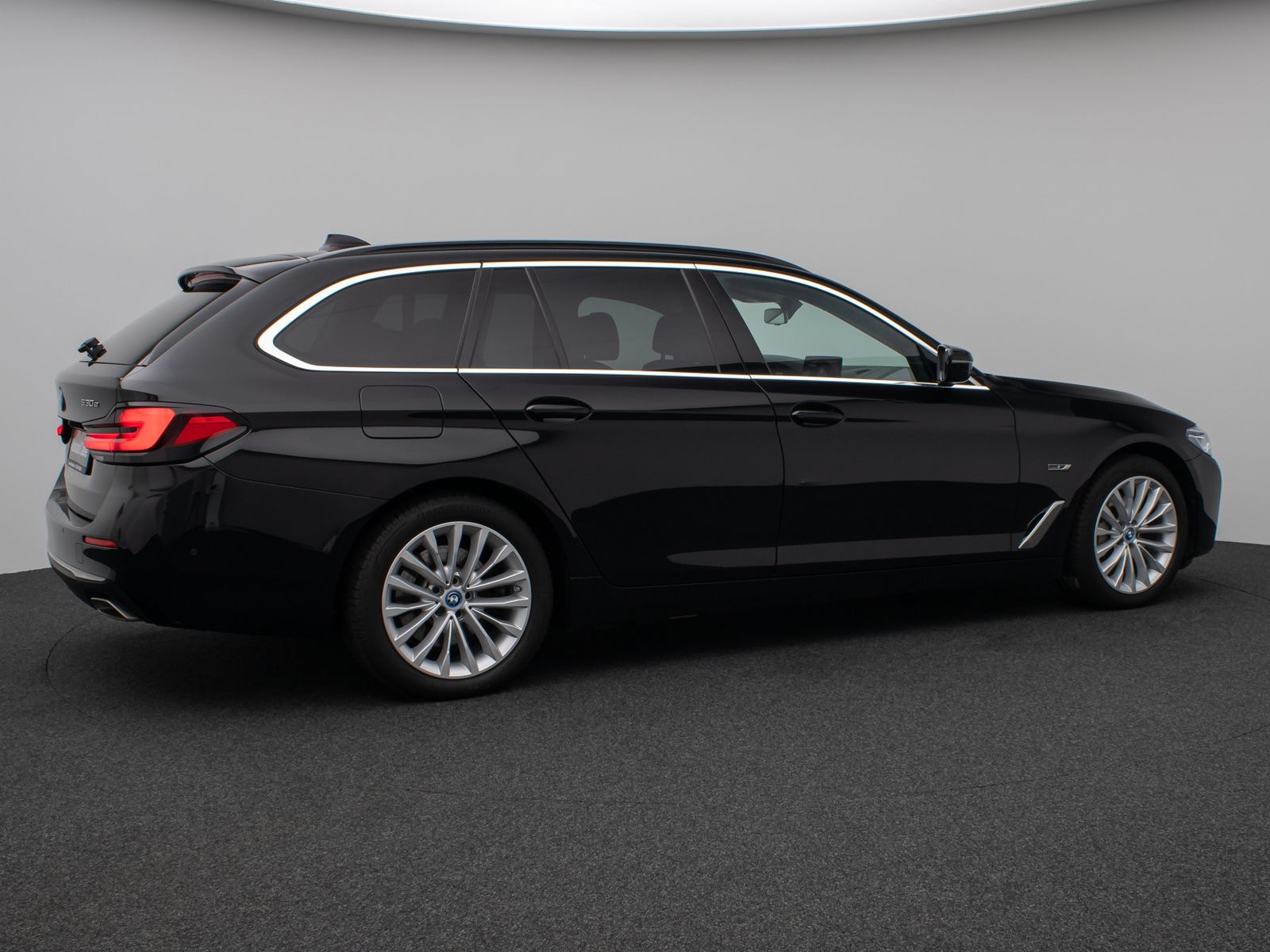 Fahrzeugabbildung BMW 530e xD Luxury Line DAB Komfort HUD Laser HiFi
