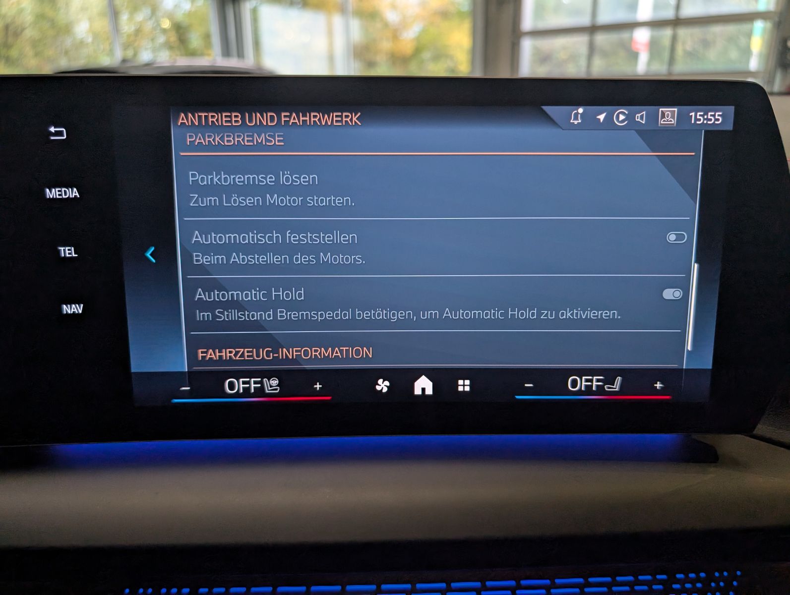 Fahrzeugabbildung BMW 123 i xDrive M-Sport Massag H/K Kamera Pano AHK