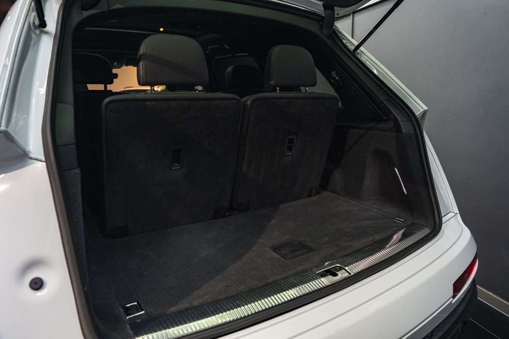 AUDI Q7 50 TDI competition plus*AHK*HU*B&O*PANO*VOLL AUDI Q7 50 TDI competition plus*AHK*HU*B&O*PANO*VOLL
