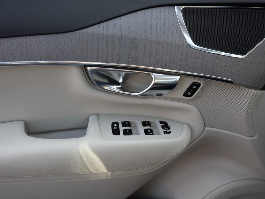 Volvo XC90 Recharge T8 AWD AHK ACC FACEL. STANDHZ LED