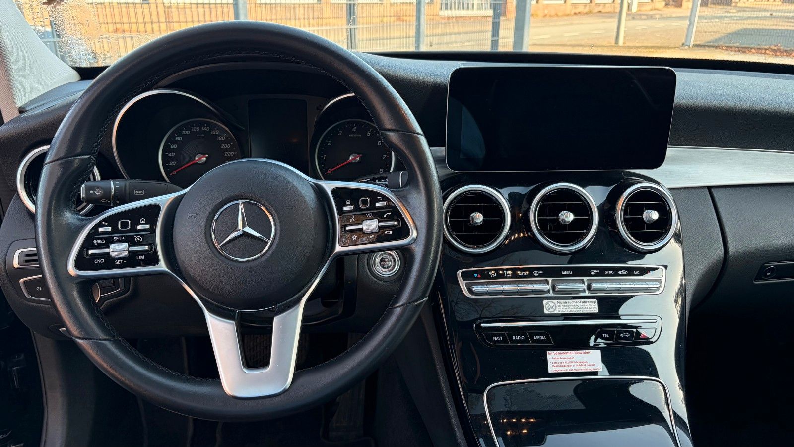 Fahrzeugabbildung Mercedes-Benz Limousine  Buisiness Pkus