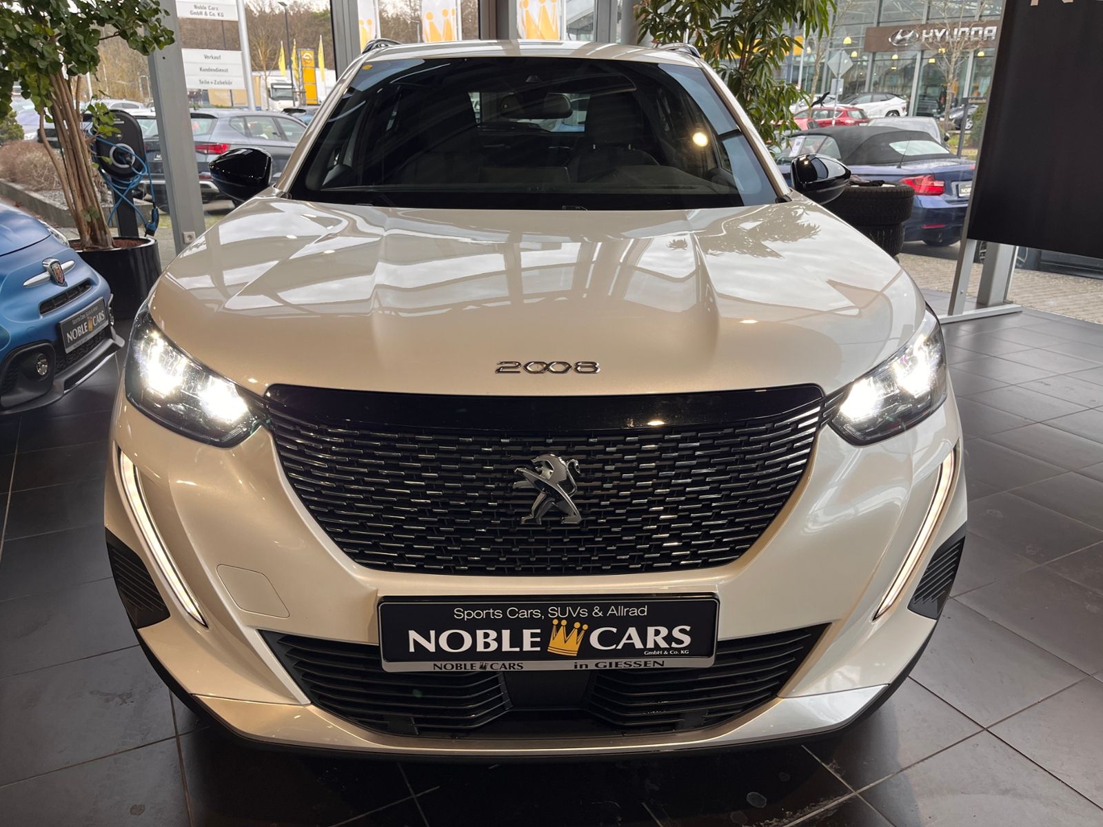 Fahrzeugabbildung Peugeot 2008 Allure LED NAV DAB SHZ PDC ALU