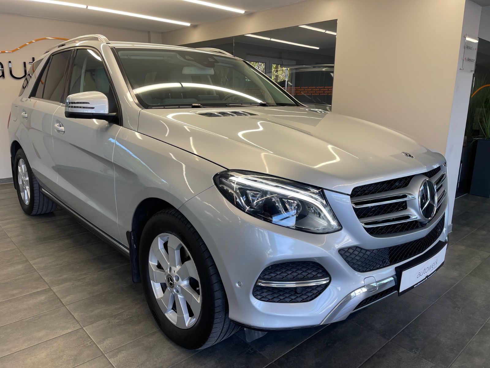 Mercedes GLE 350 2017, 3.0D dīzelis, Automāts, SUV/Apvidus, Sudrabs — Latvijā