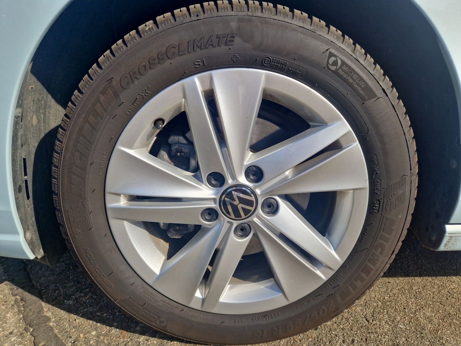 Fahrzeugabbildung Volkswagen Golf VIII Variant eTSI Life DSG LED ACC AHK SHZ