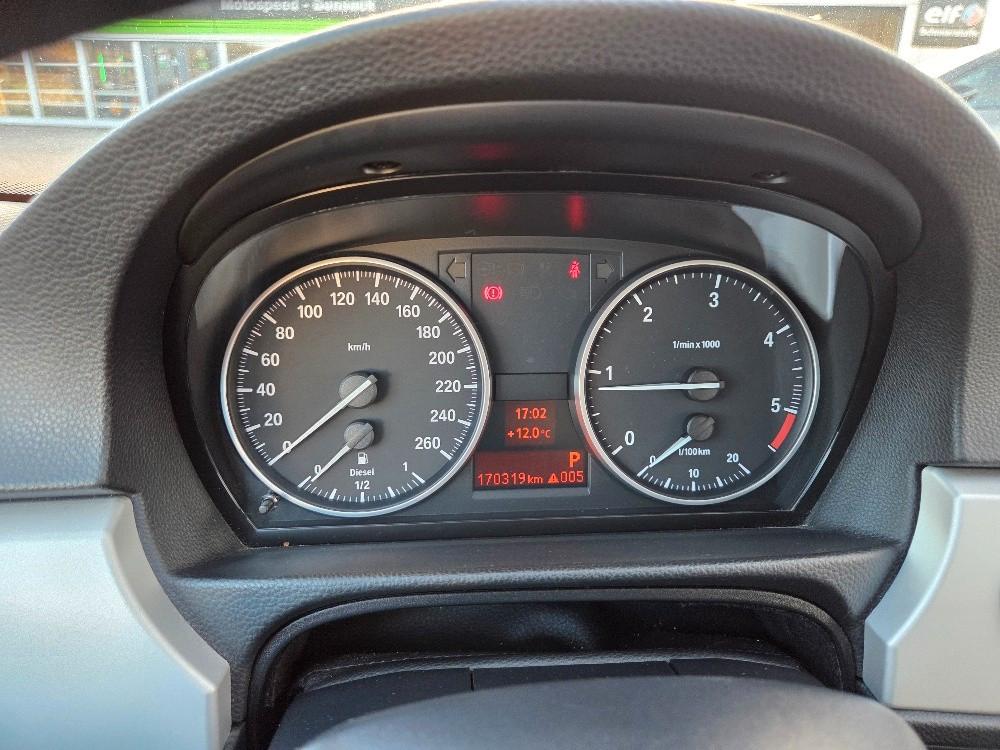 BMW 318 2009 — photo 13