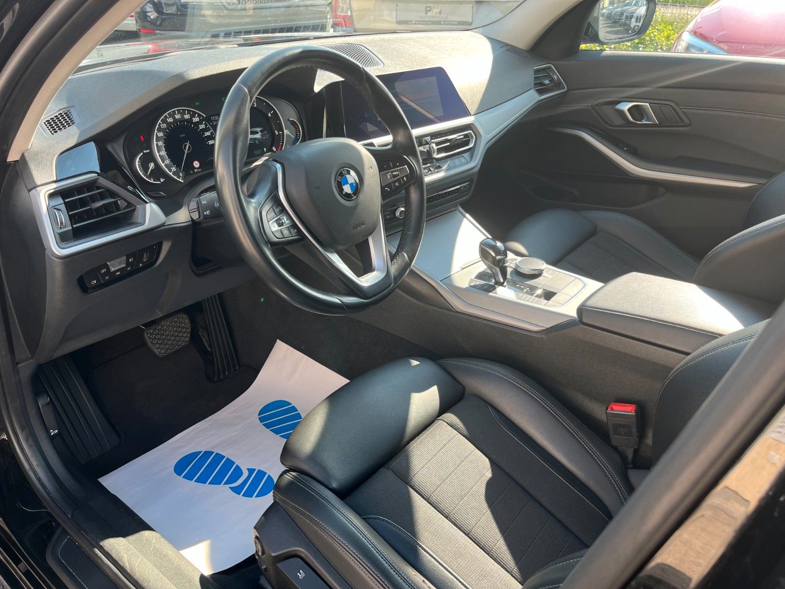 Fahrzeugabbildung BMW 318d Tour Navi Leder Kamera HUD Alarm SPORTSITZE