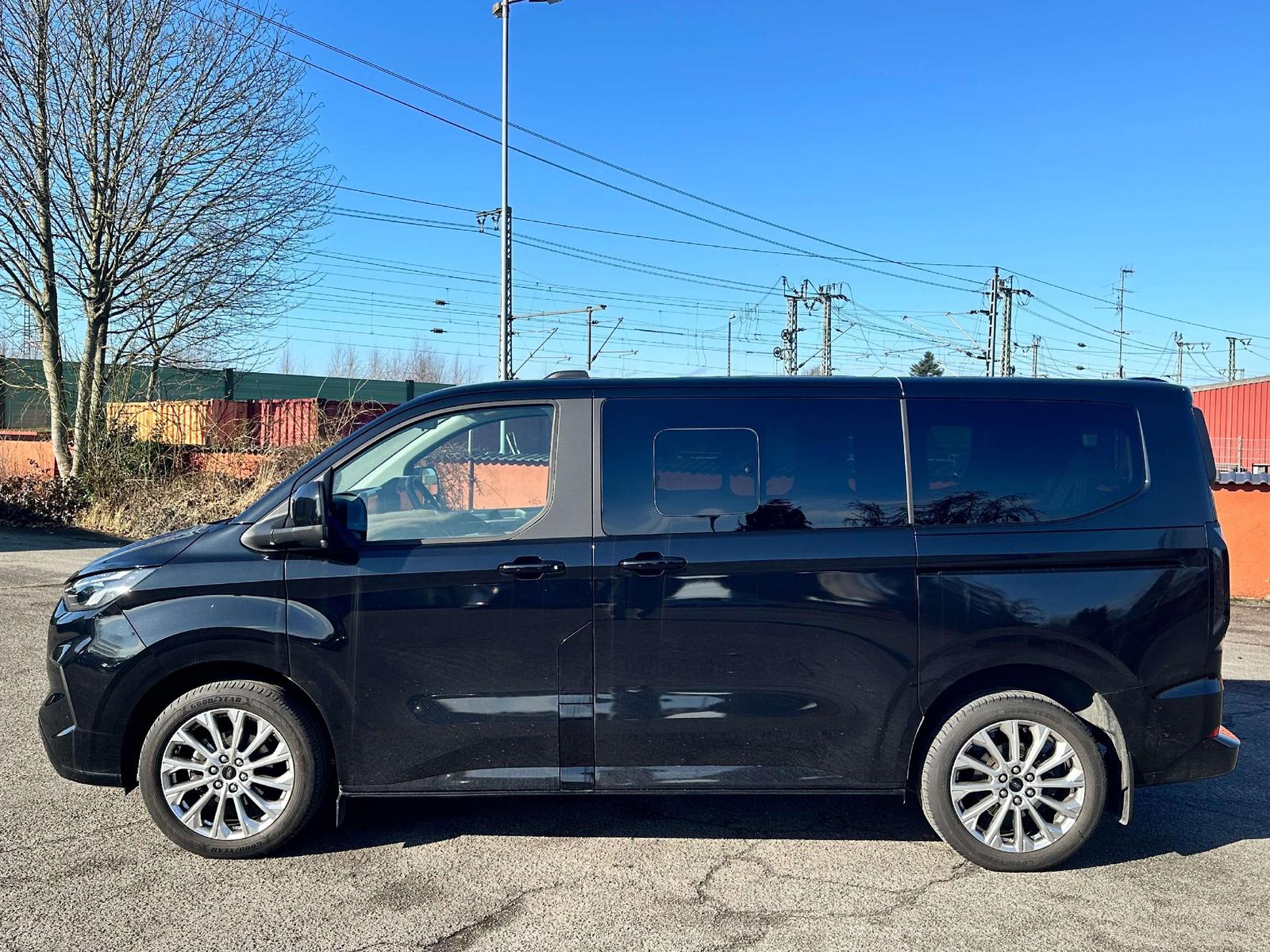 Ford Tourneo Custom L1 Titanium AHK, Leder etc.