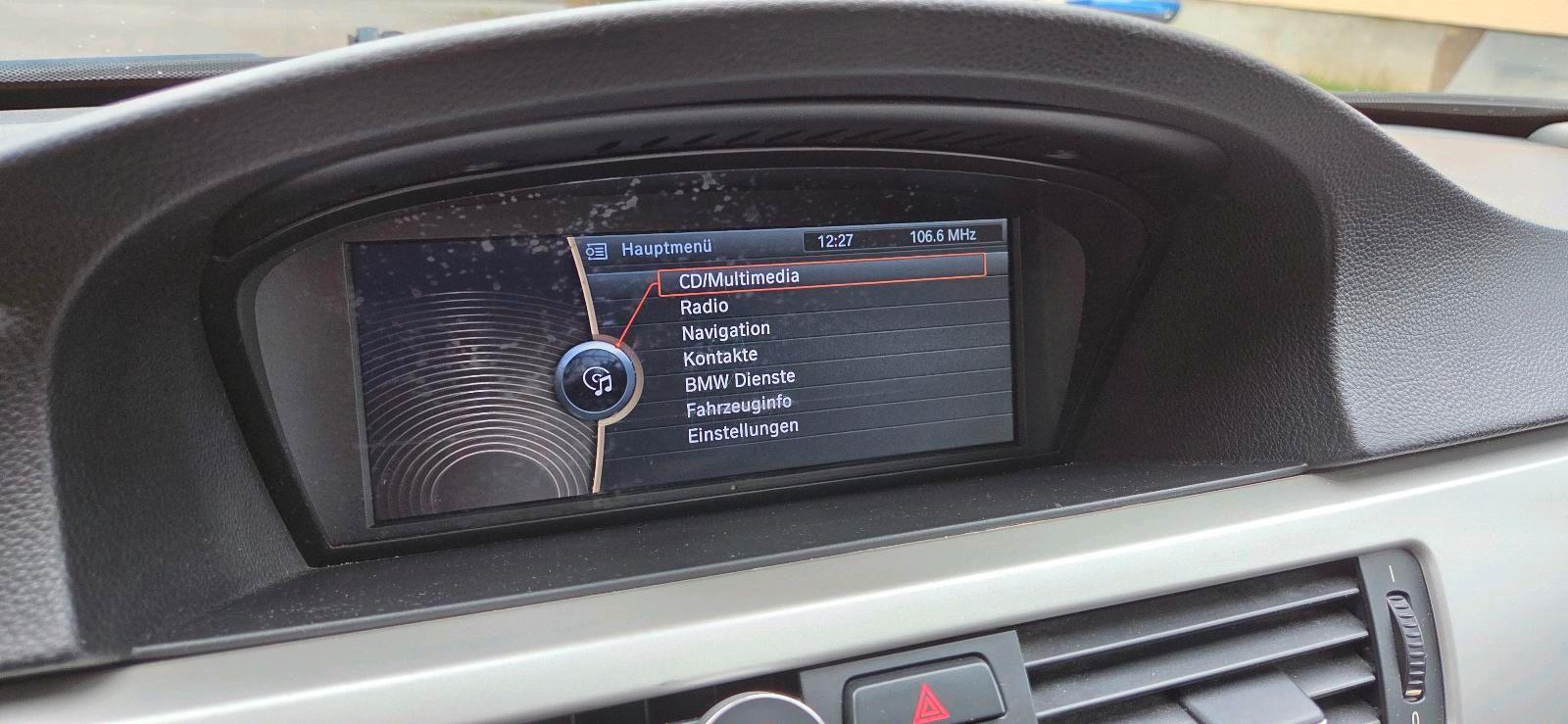 BMW 320 2009 — photo 14