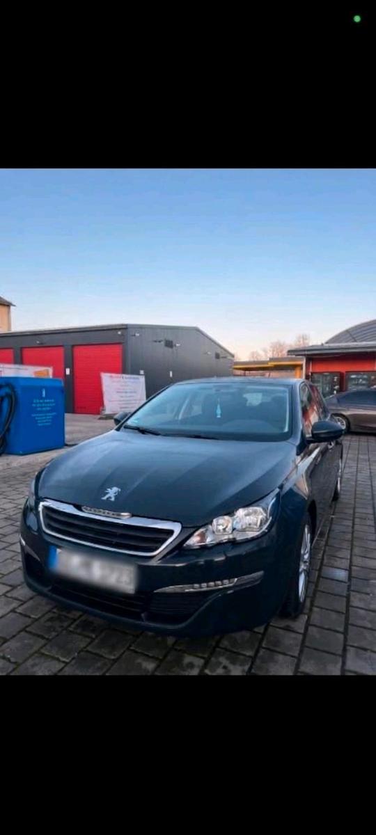 Peugeot e-308