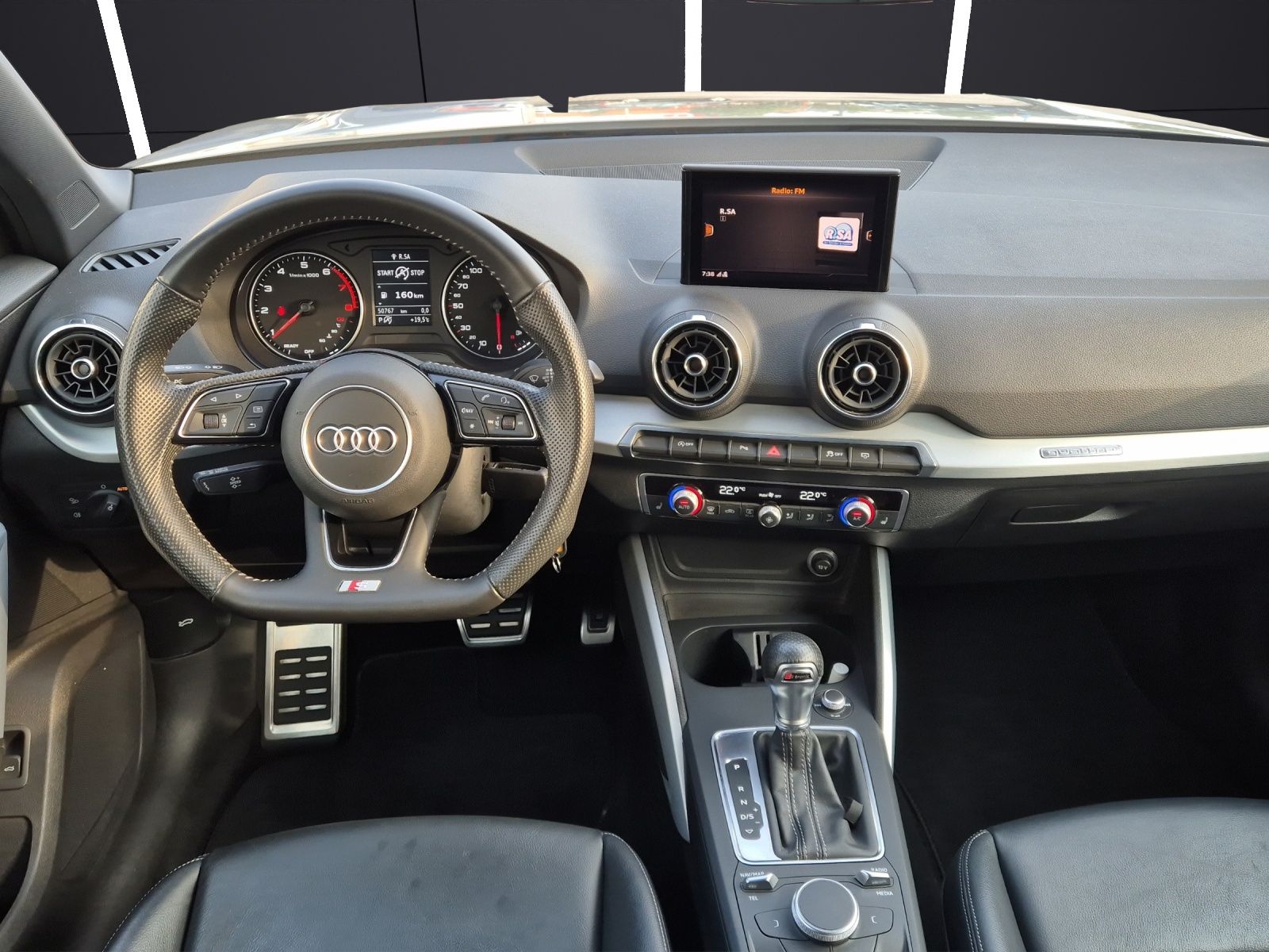Fahrzeugabbildung Audi Q2 40 TFSI quattro sport S-line LED Navi GRA RFK
