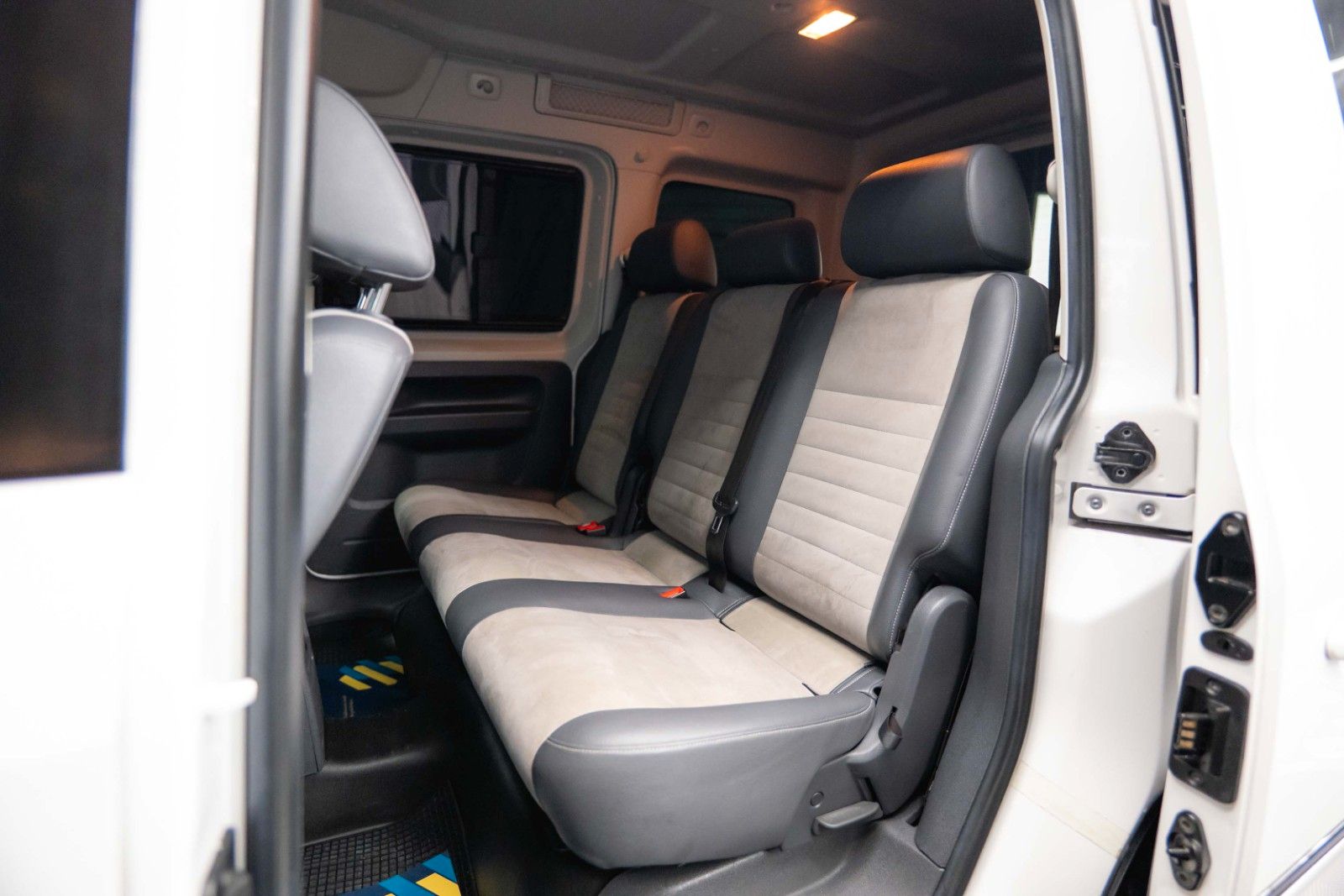 Fahrzeugabbildung Volkswagen Caddy 1.6 TDI DSG Edition 30 Sport | Alcantara