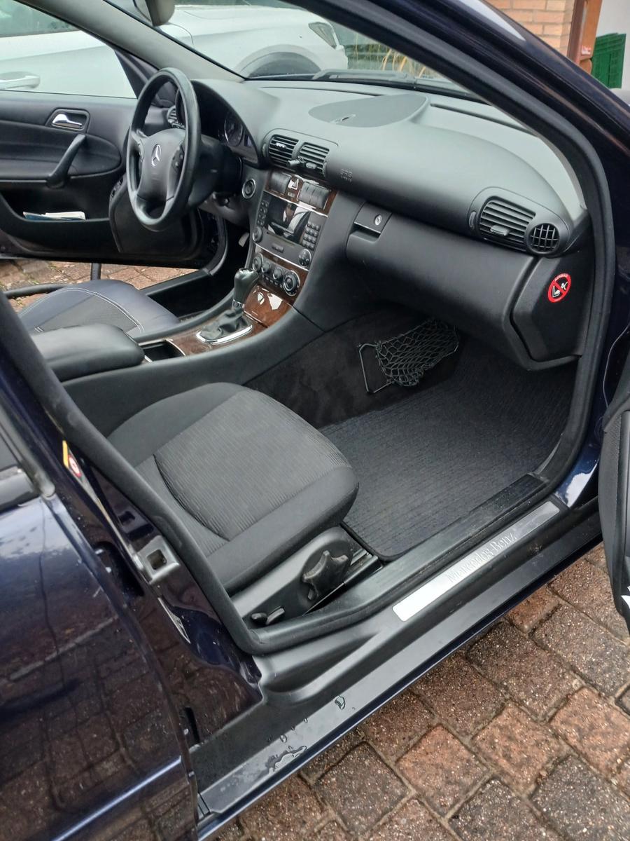 Mercedes-Benz C220 2005 — photo 10